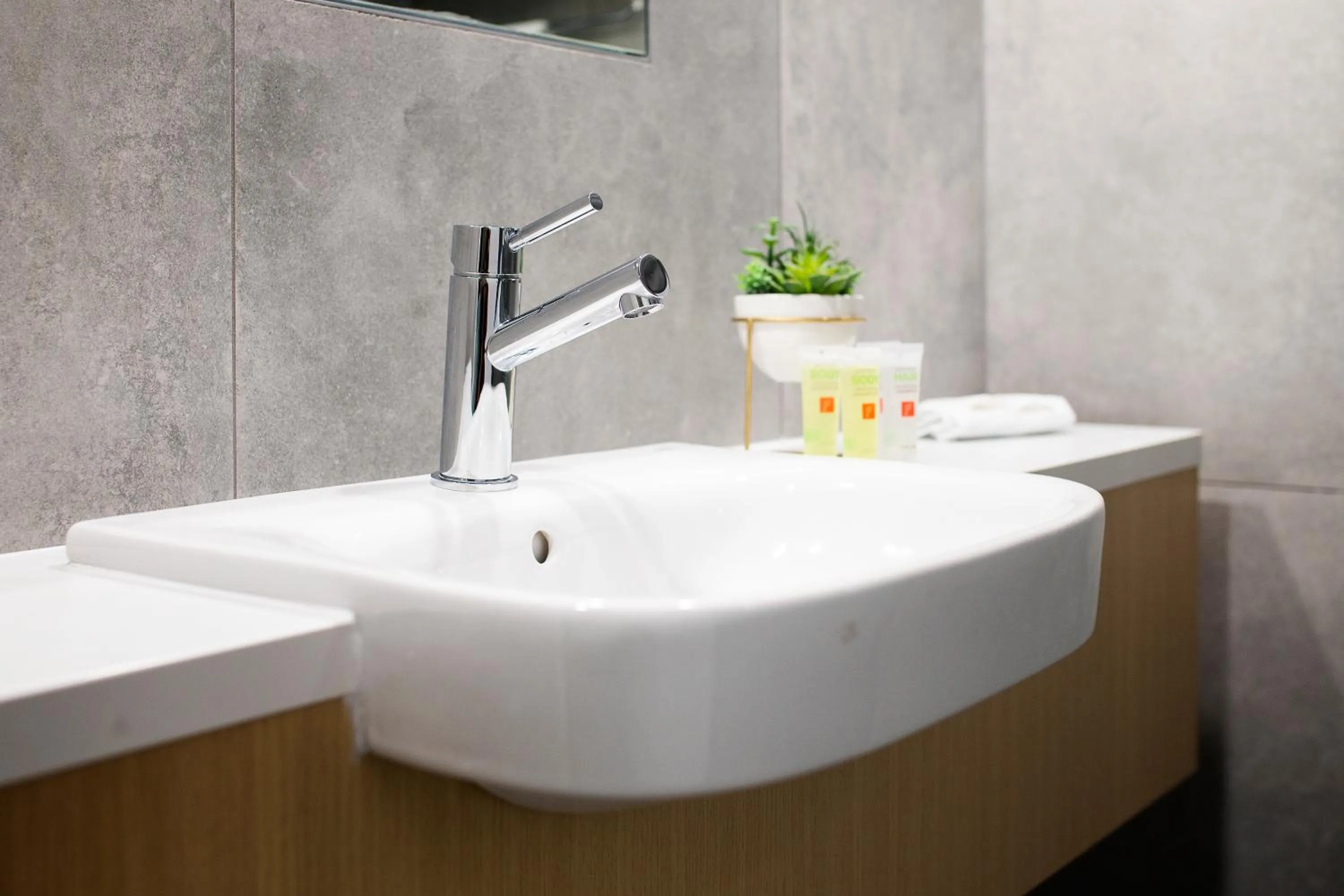 Dormitory Room with 3 Sets of Bunk Beds in ibis Styles Canberra Eagle Hawk