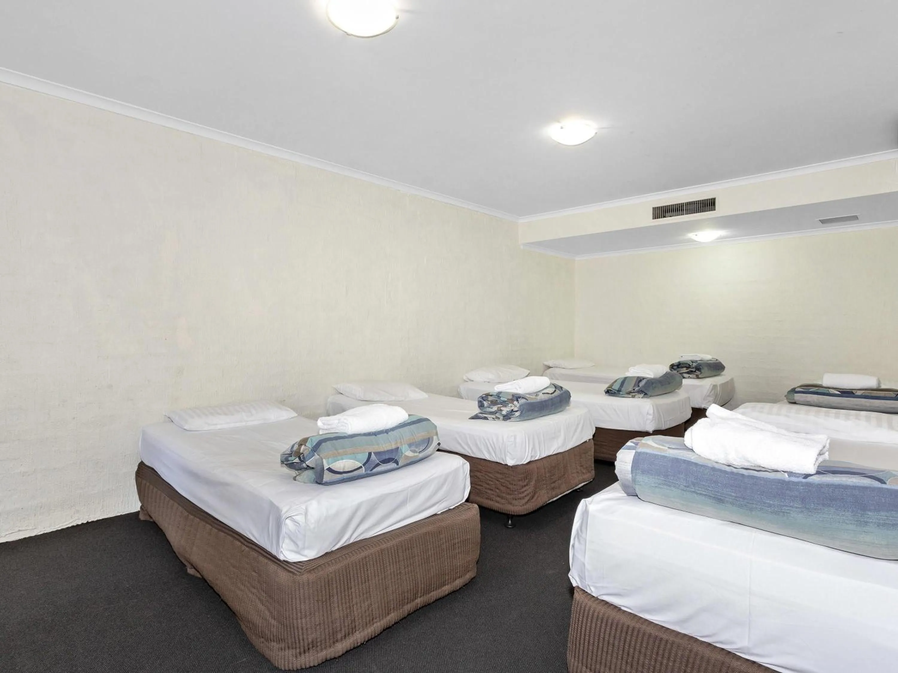 Bedroom, Bed in ibis Styles Canberra Eagle Hawk