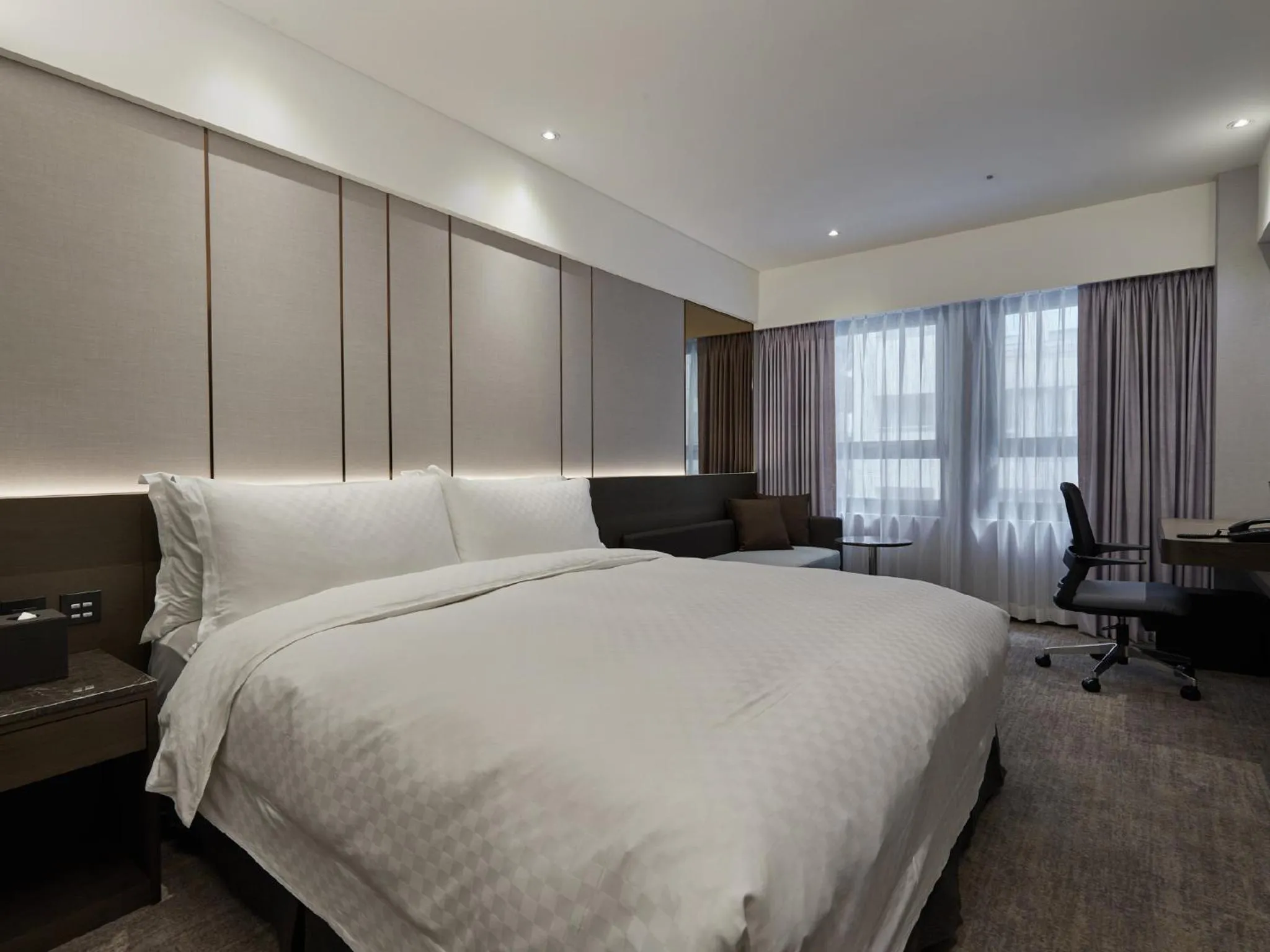 Junior Queen in The Tango Hotel Taipei Linsen