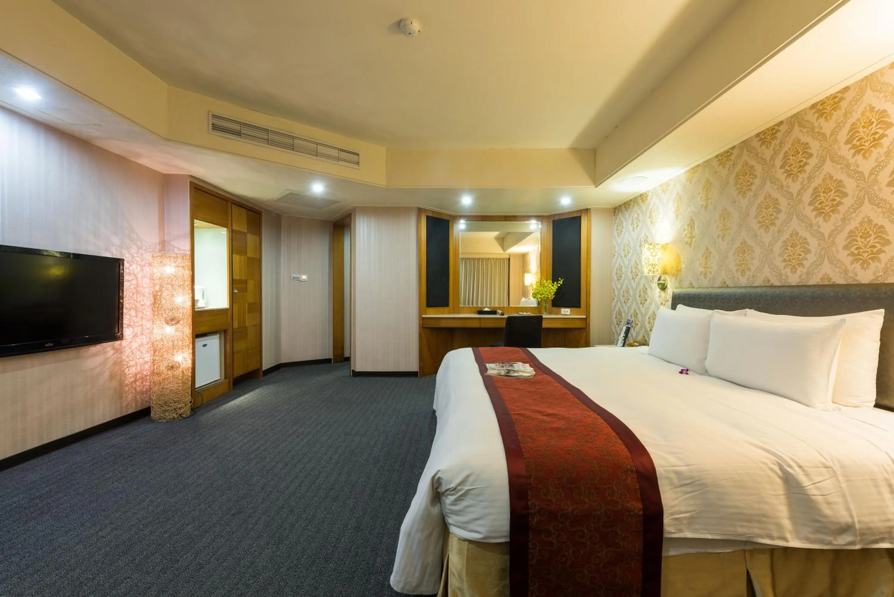 Double or Twin Room with Private Bathroom in Forward Suites Ⅰ