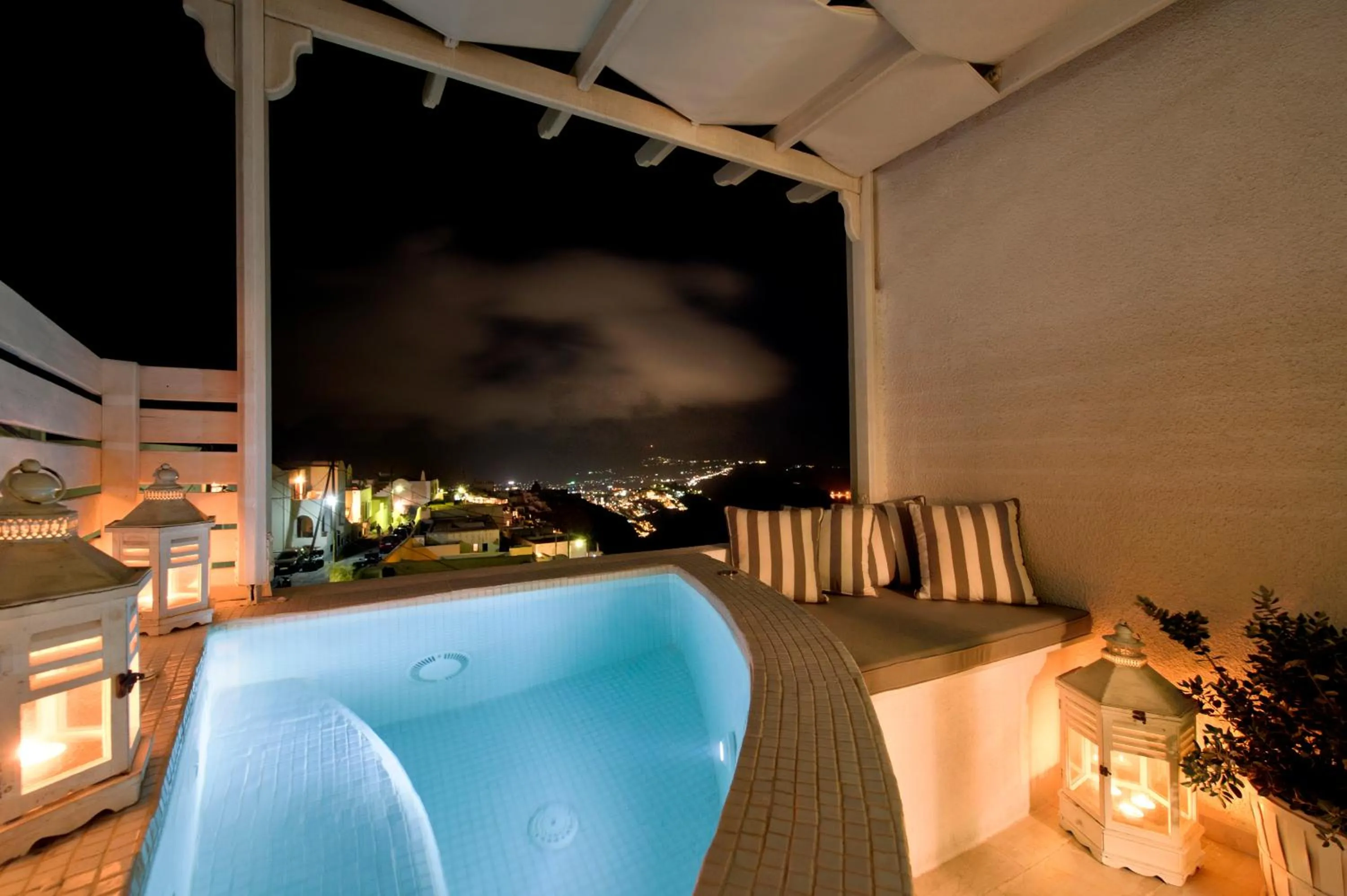Superb Double Room with Hot Tub and Caldera View in Senses Boutique Hotel