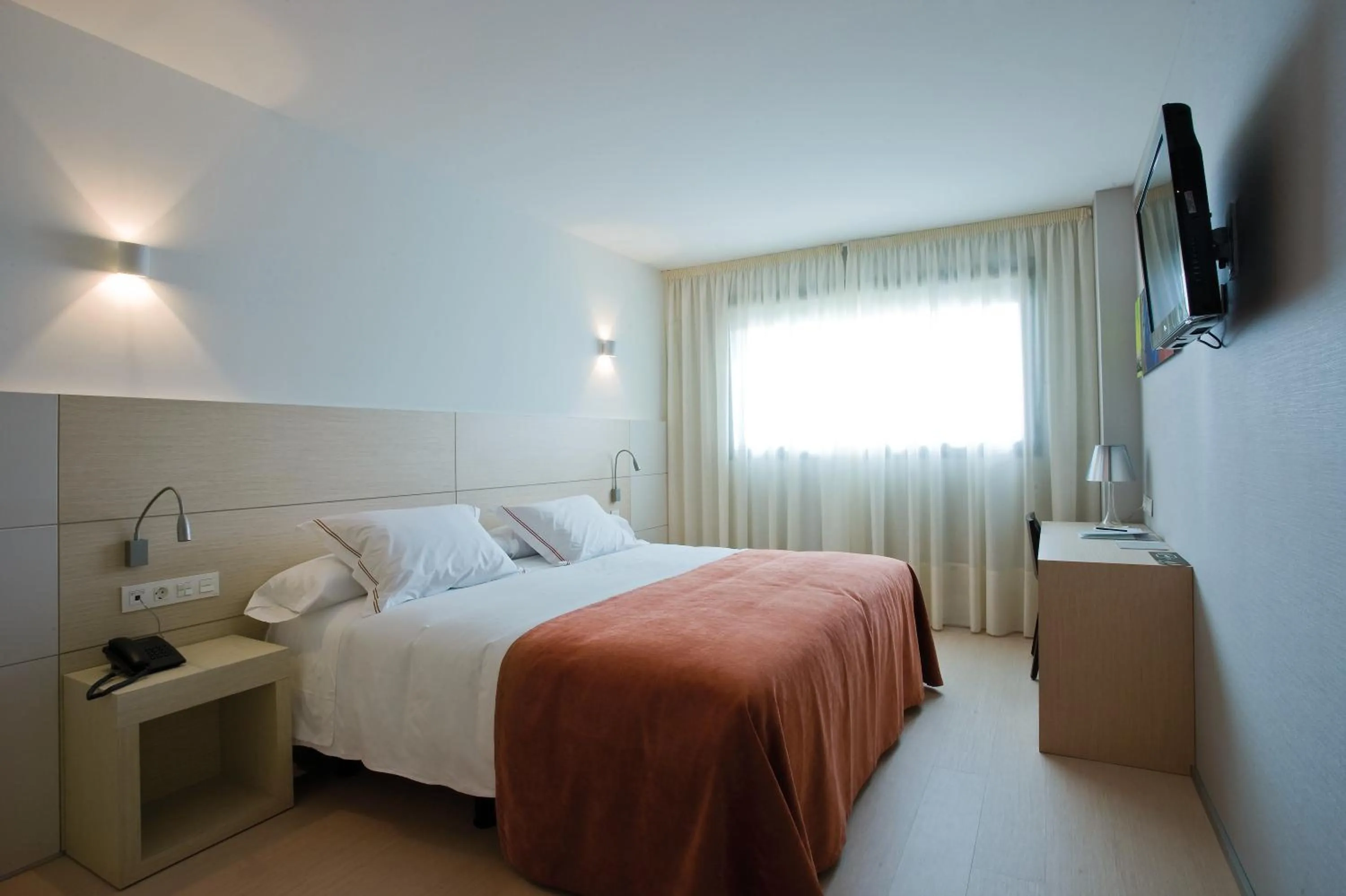 Family Room - 2 Connecting Rooms (3 adults) in Sercotel Hola Tafalla