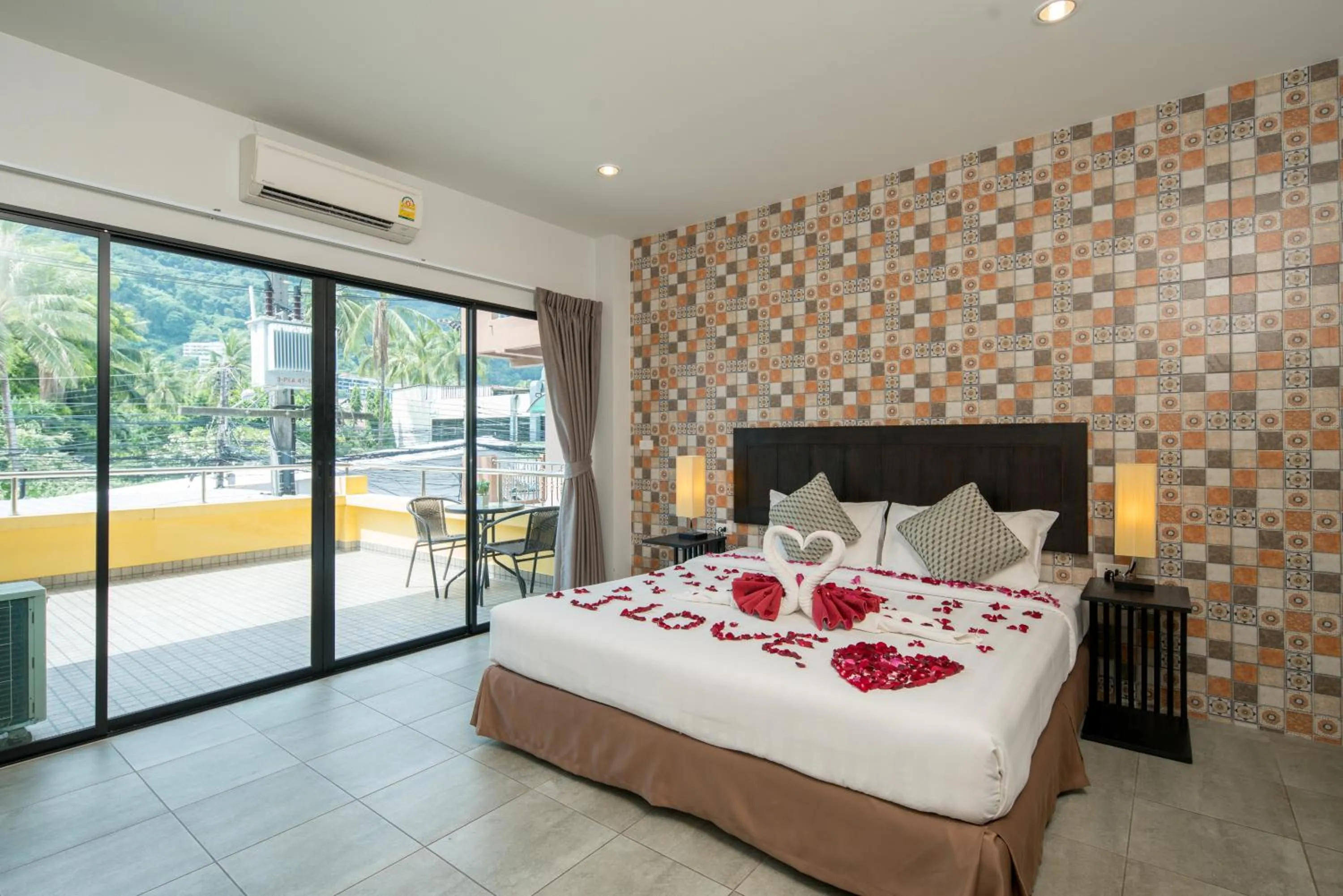 Deluxe 1 Bedroom Apartment in Amarin Hotel Patong