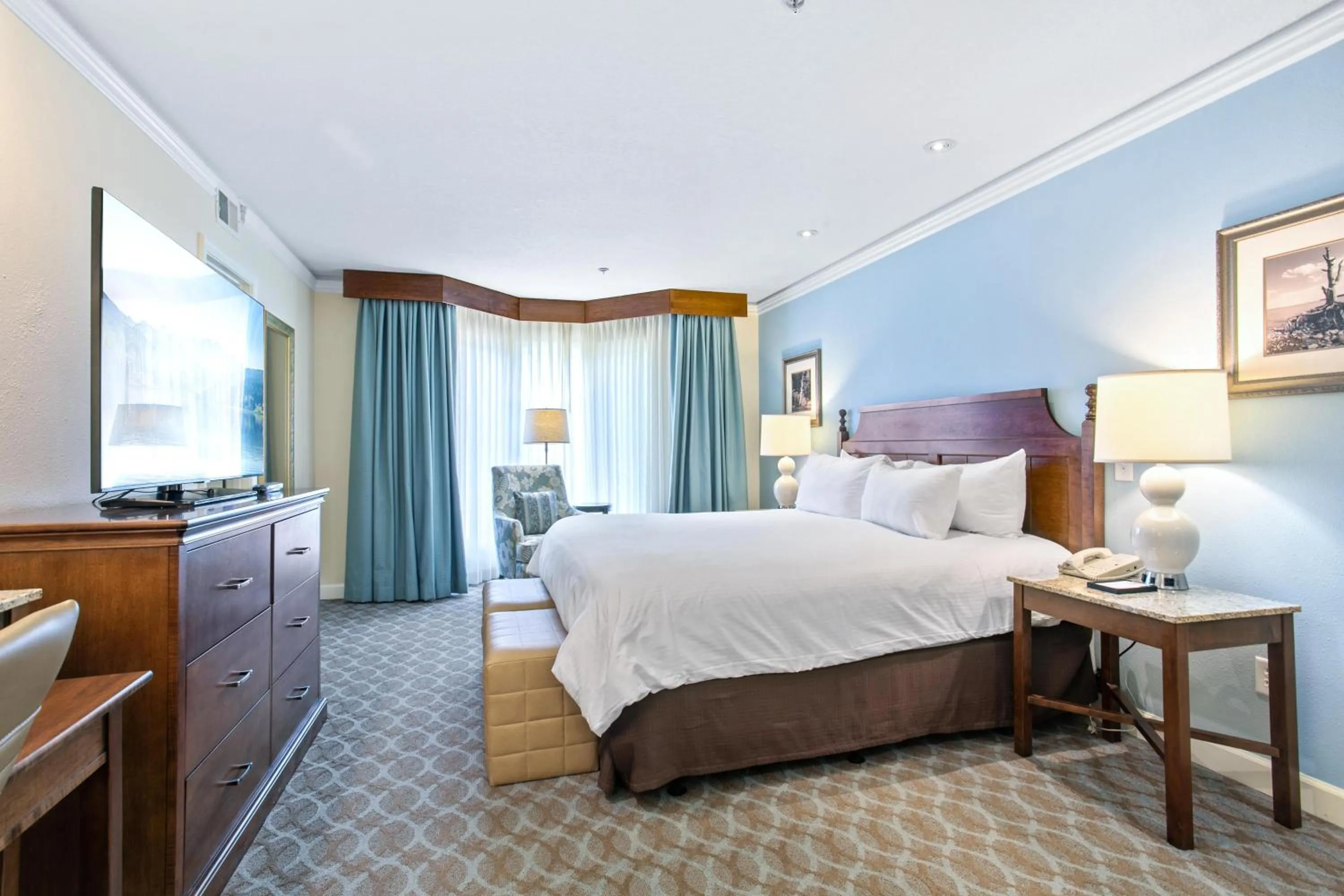 Deluxe King Room in Kingsmill Resort