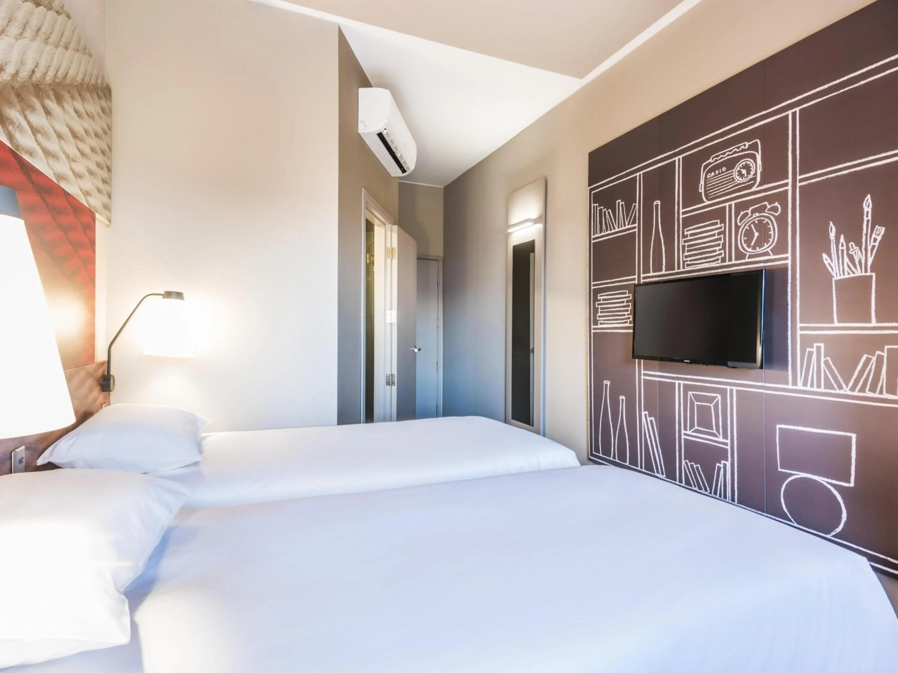 Standard Twin Room in ibis Apartado