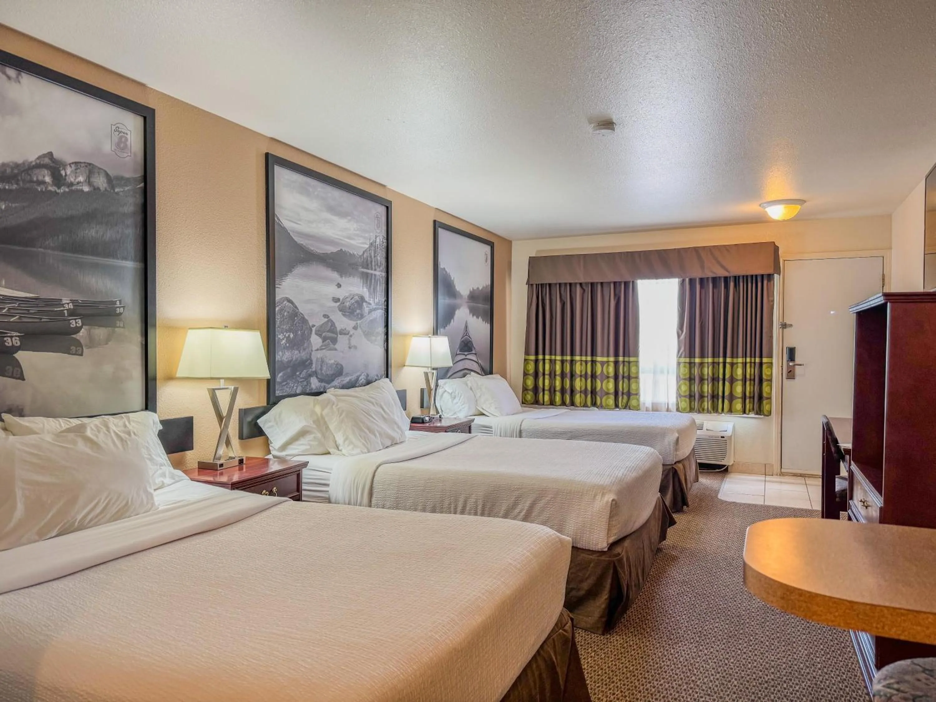 Deluxe Double Suite with Three Double Beds - Non-Smoking in Super 8 by Wyndham High River AB