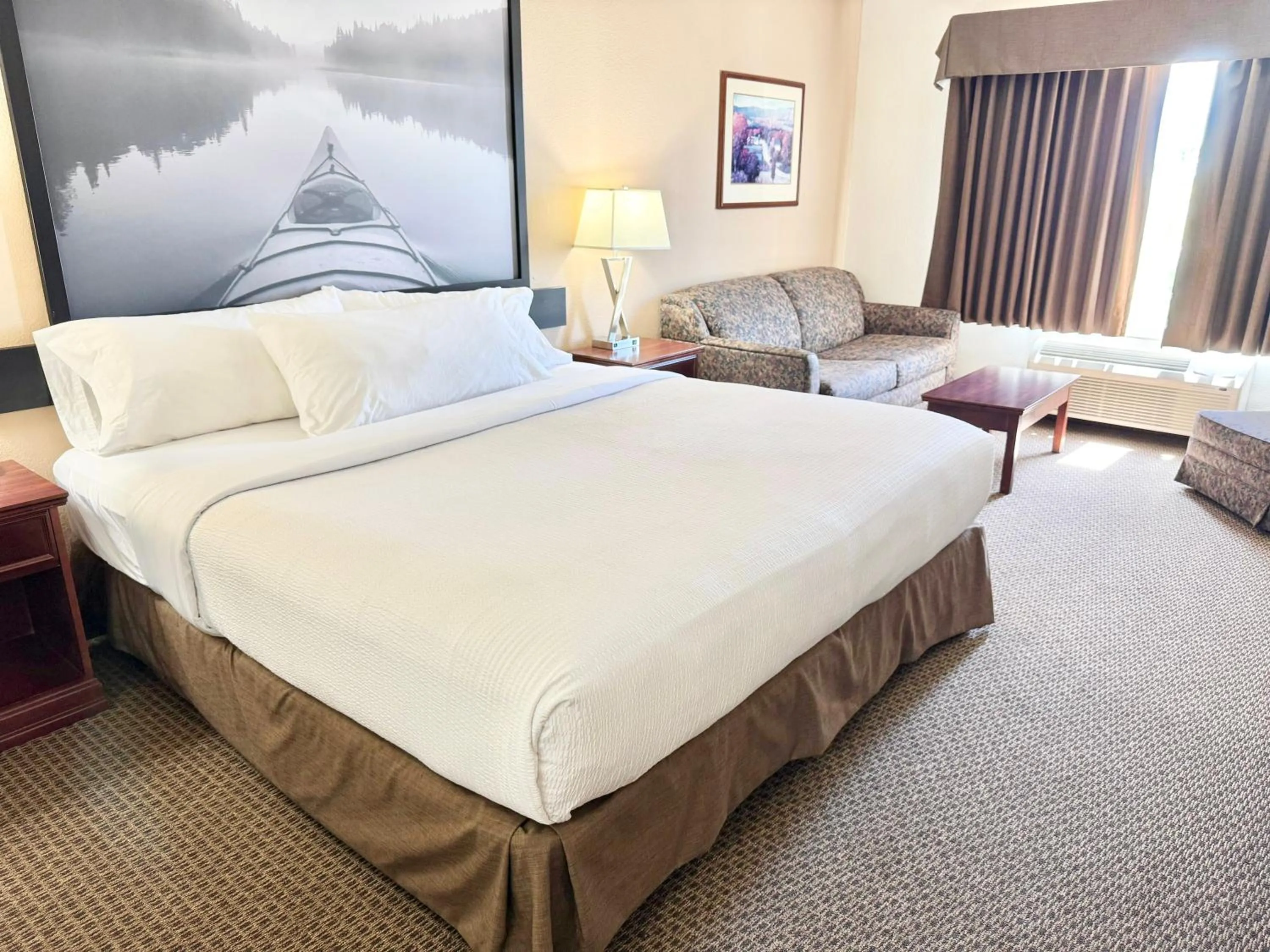 Business King Room - Non-Smoking in Super 8 by Wyndham High River AB