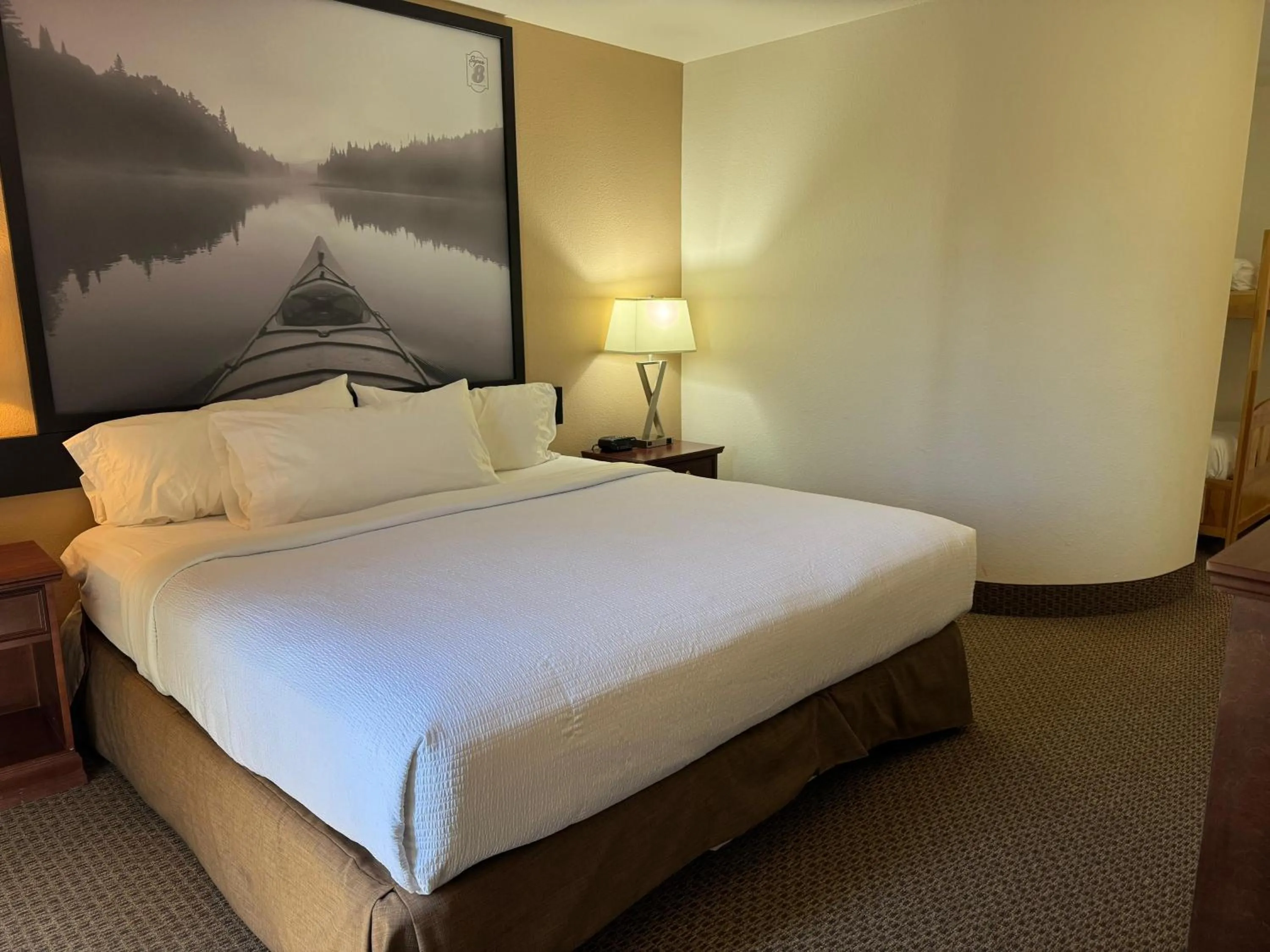 King Suite - Non-Smoking in Super 8 by Wyndham High River AB