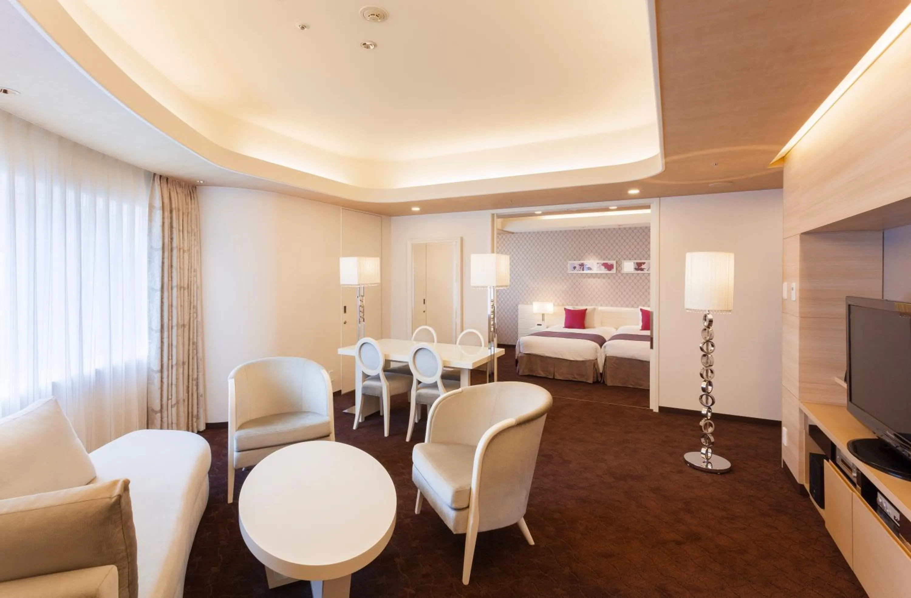 Luxury Triple Room in Hotel Elsereine Osaka