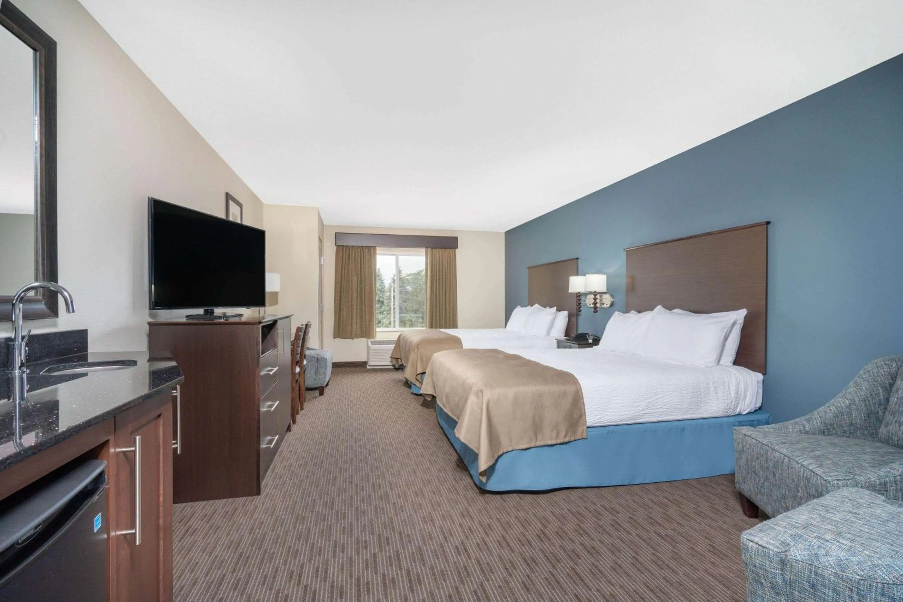 Deluxe Queen Room with Two Queen Beds - Non-Smoking in AmericInn by Wyndham Windom