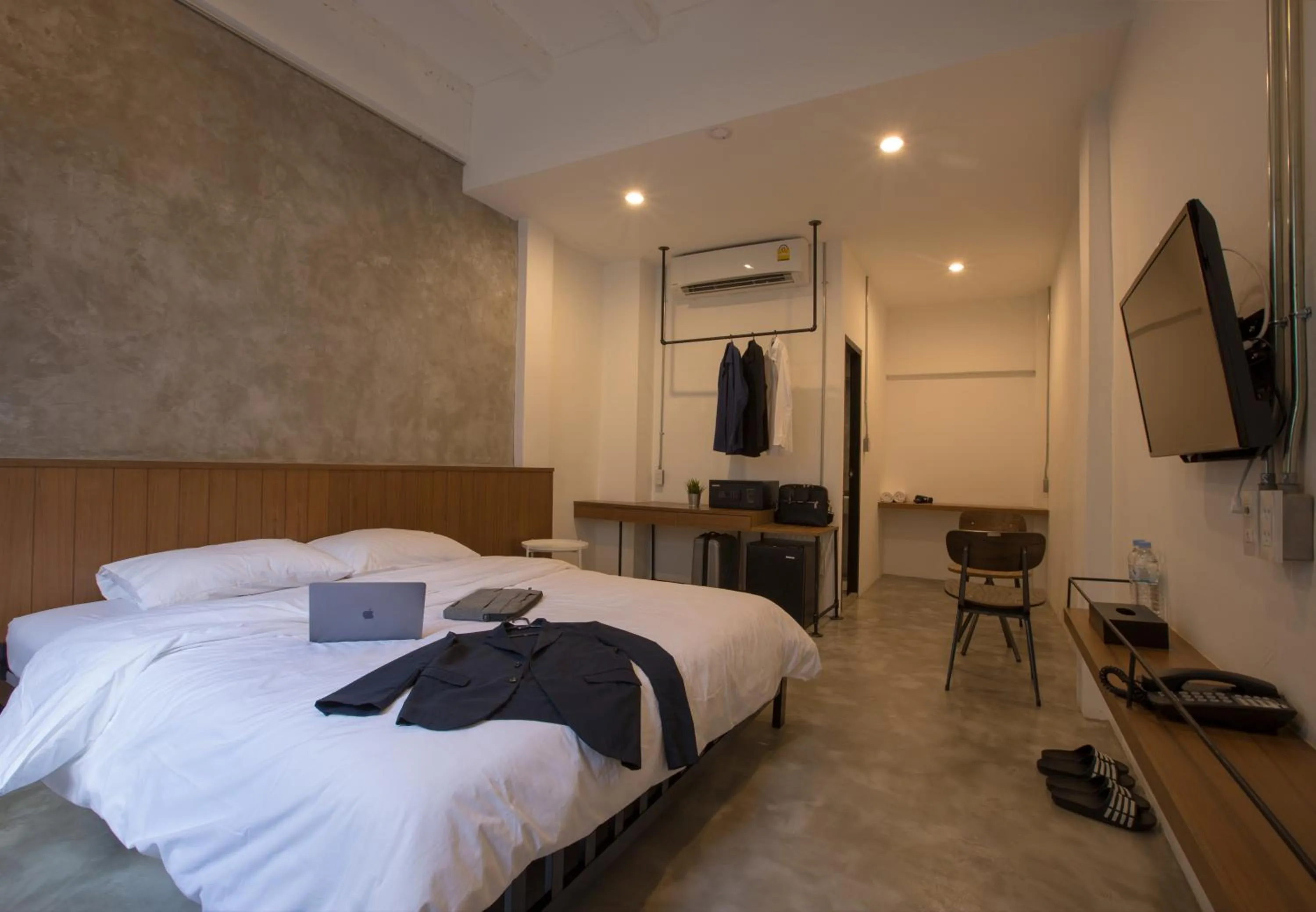 Deluxe King Room in Lost Inn BKK