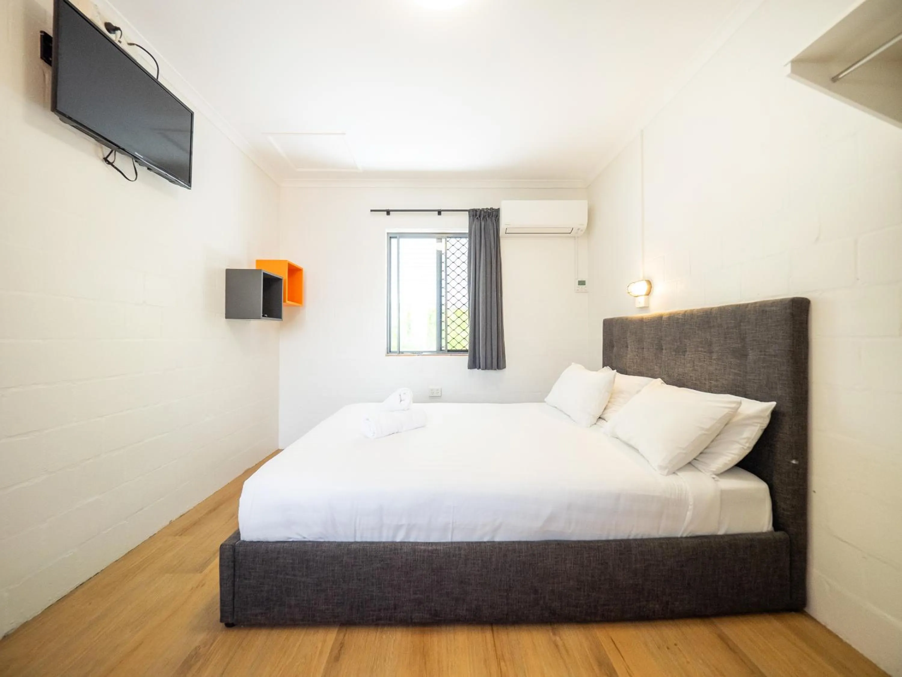 Queen Room with Shared Bathroom in YHA Cape Byron, Byron Bay