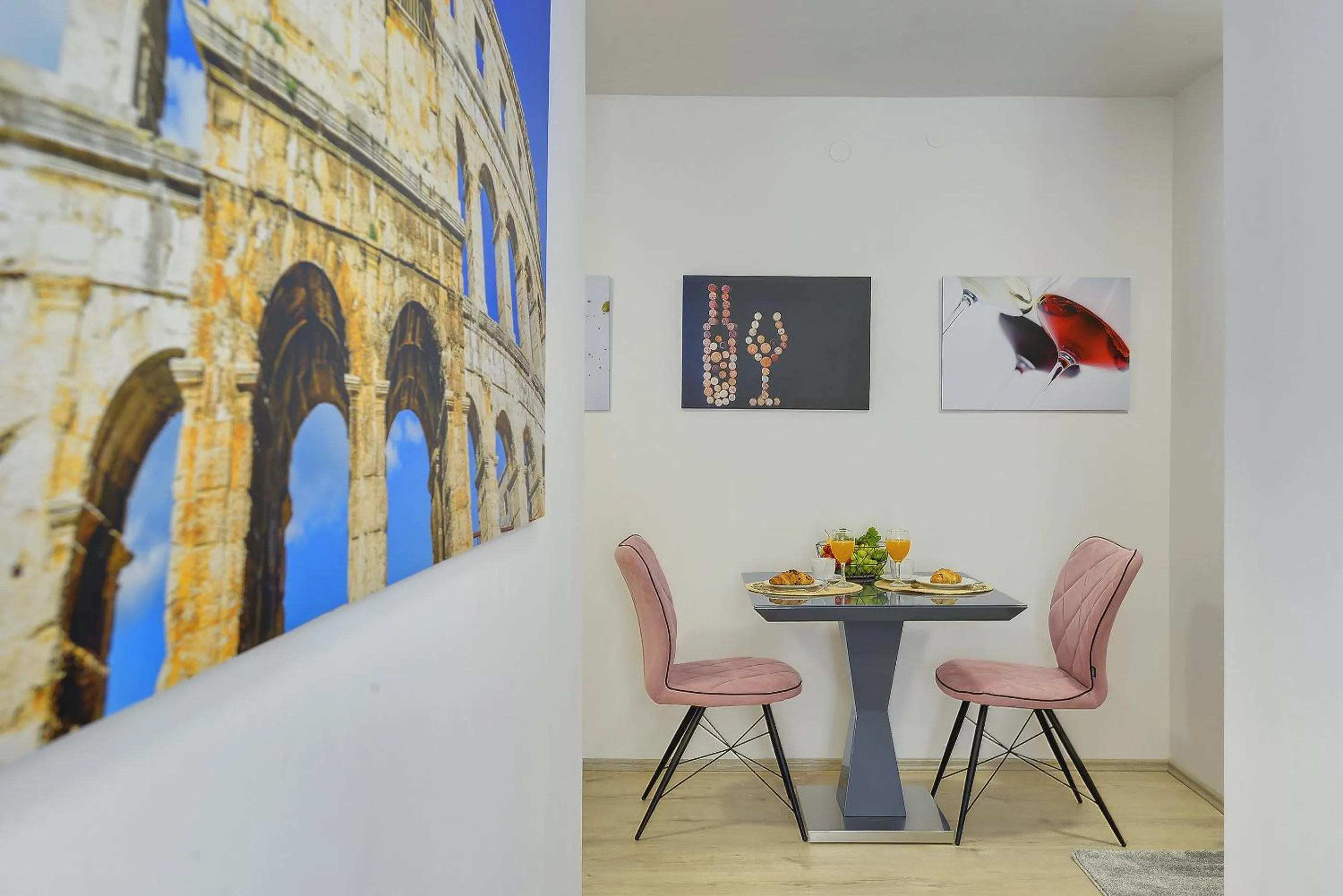 Apartment with Terrace in D&A Amphitheatre Apartments with free parking