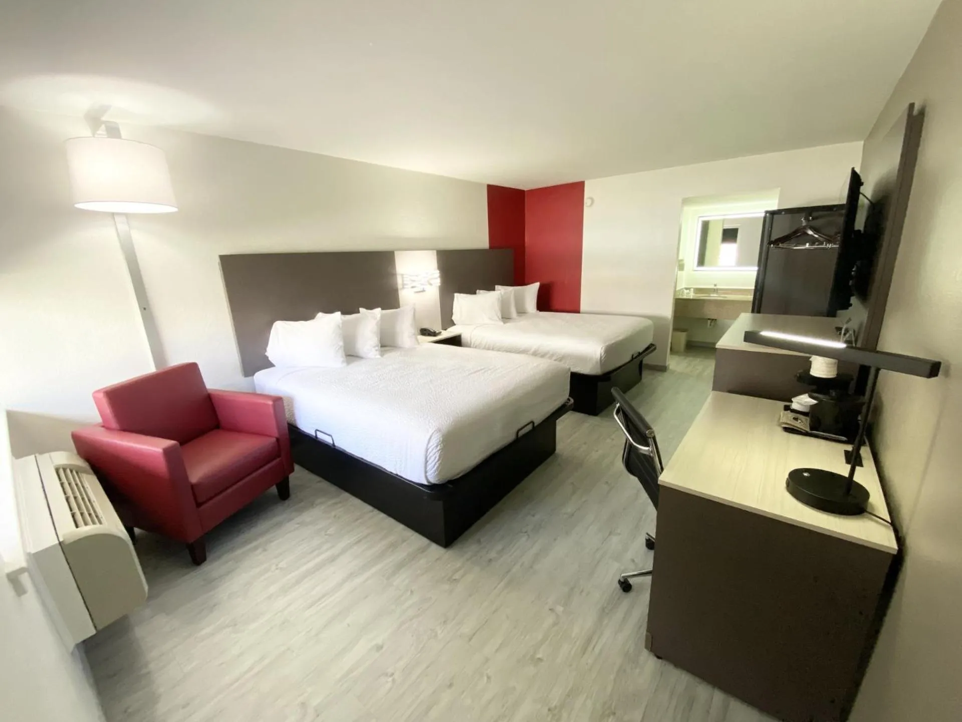 Queen Room with Exterior Entrance - Non-Smoking in Ramada by Wyndham Tuscaloosa