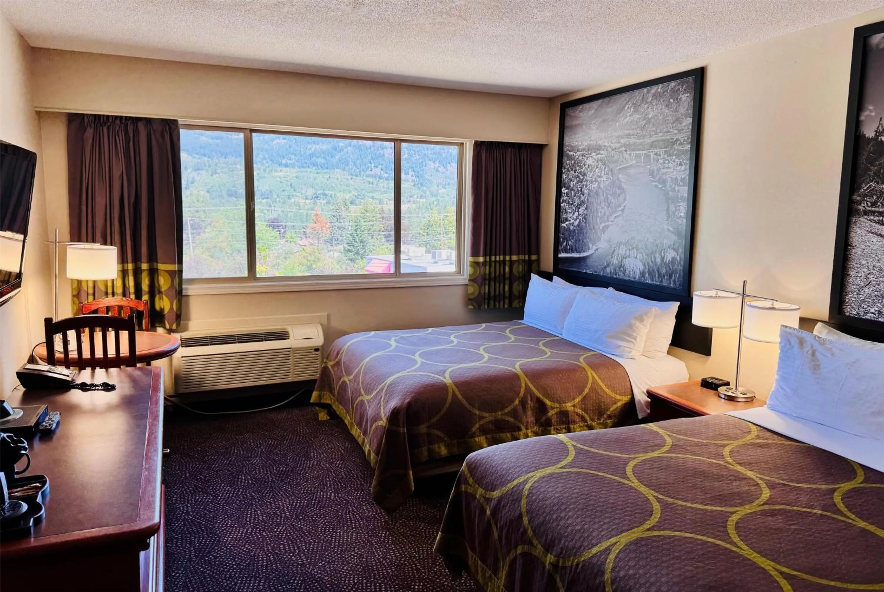 Standard Queen Room with Two Queen Beds in Super 8 by Wyndham Castlegar BC