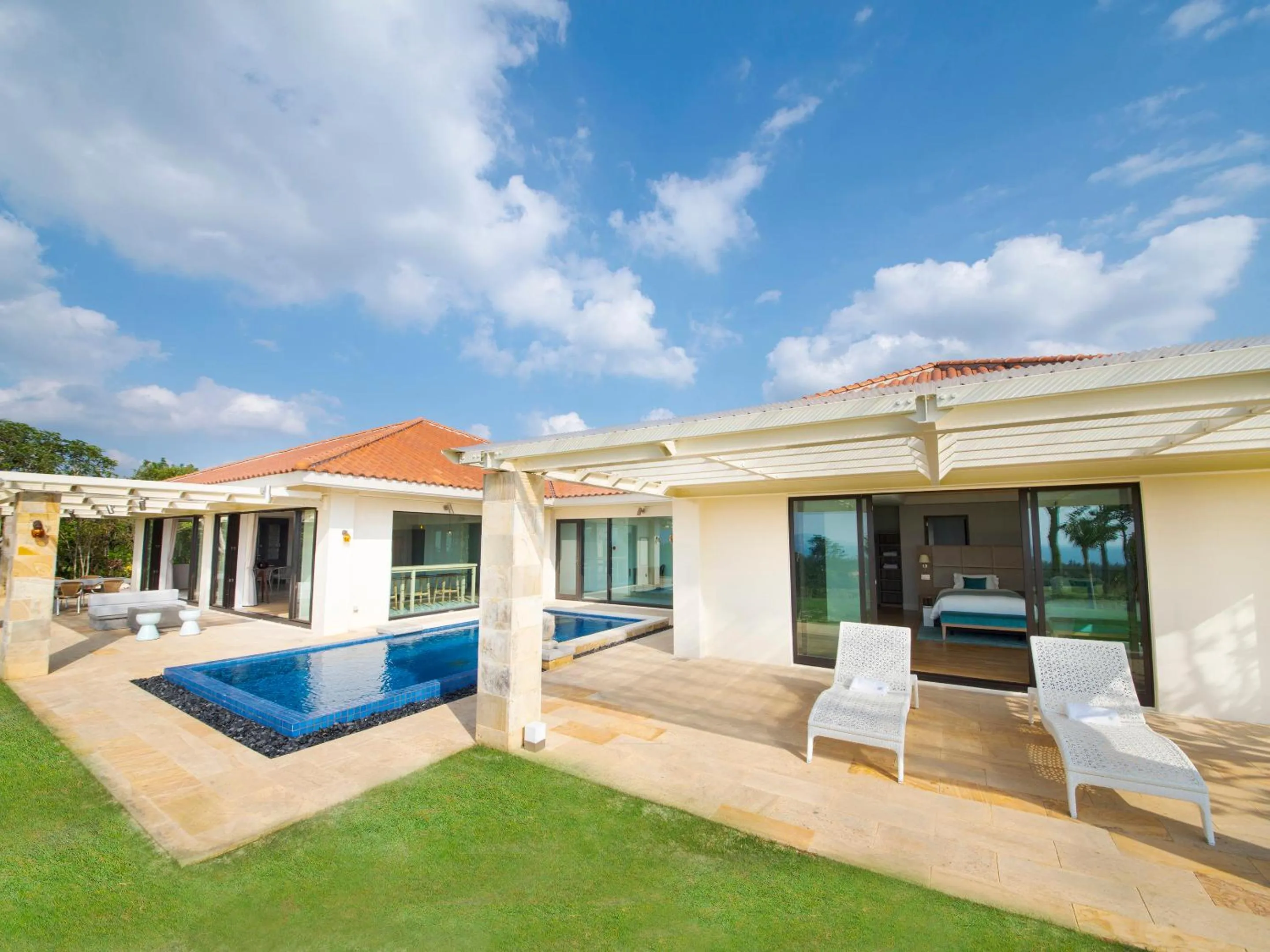 Suite Cottage JINWA 3-Bedroom (With private pool/Usage period: April to October） in Kanehide Kise Country Club