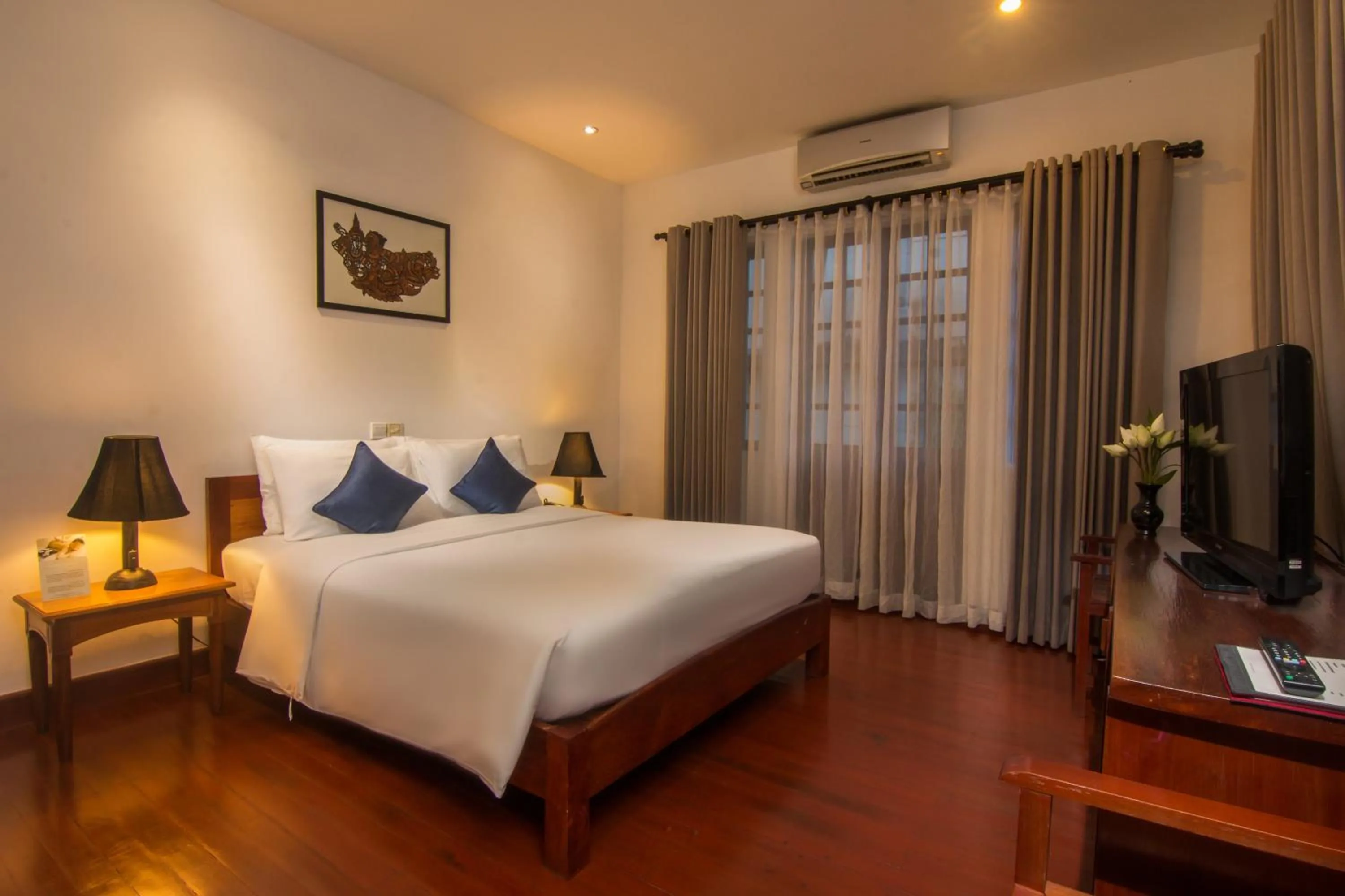 Deluxe Double Room with Balcony in Apsara Centrepole Hotel