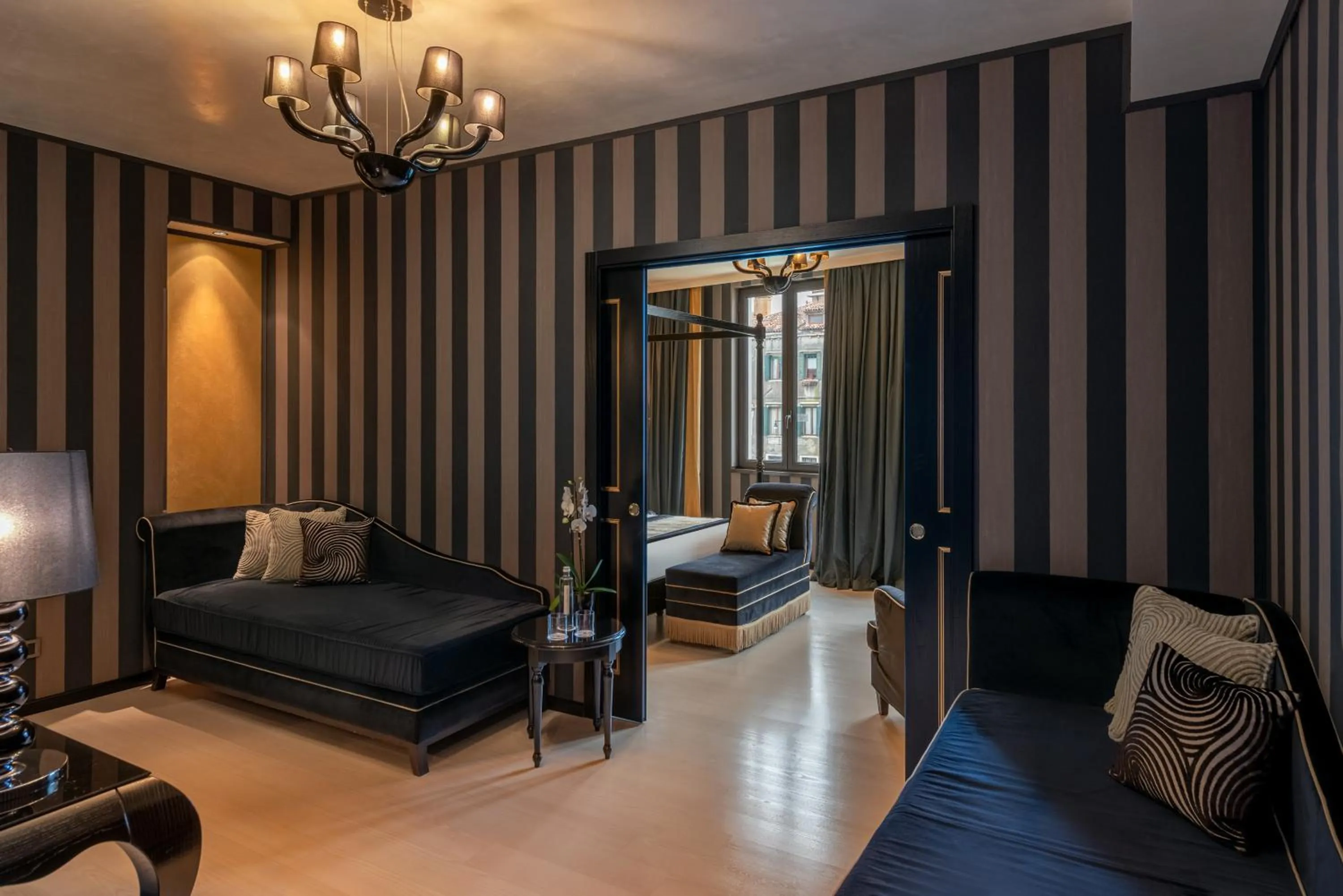 Suite with Canal View in Carnival Palace - Venice Collection