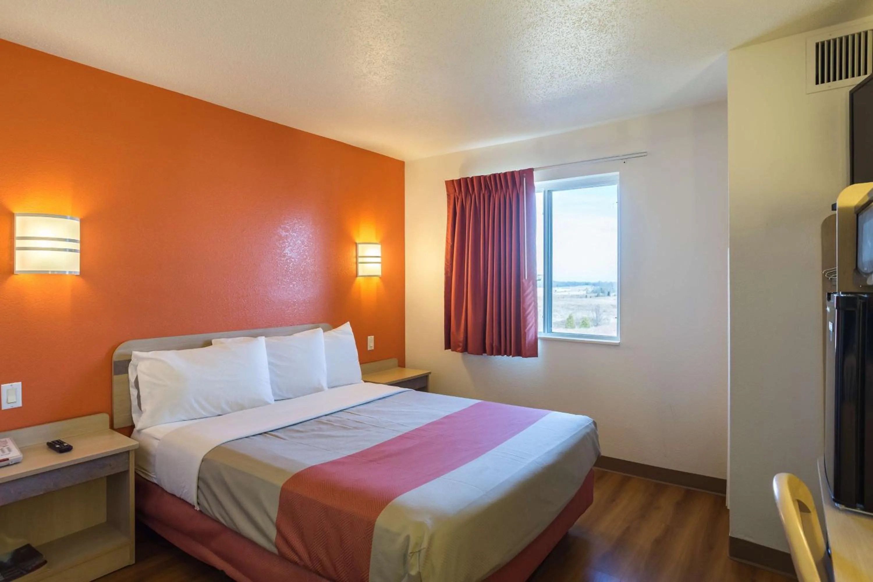 Queen Room - single occupancy - Disability Access - Roll in Shower in Motel 6 Dale, Indiana Near Holiday World and Splashing safari#Central Time #I64 Highway