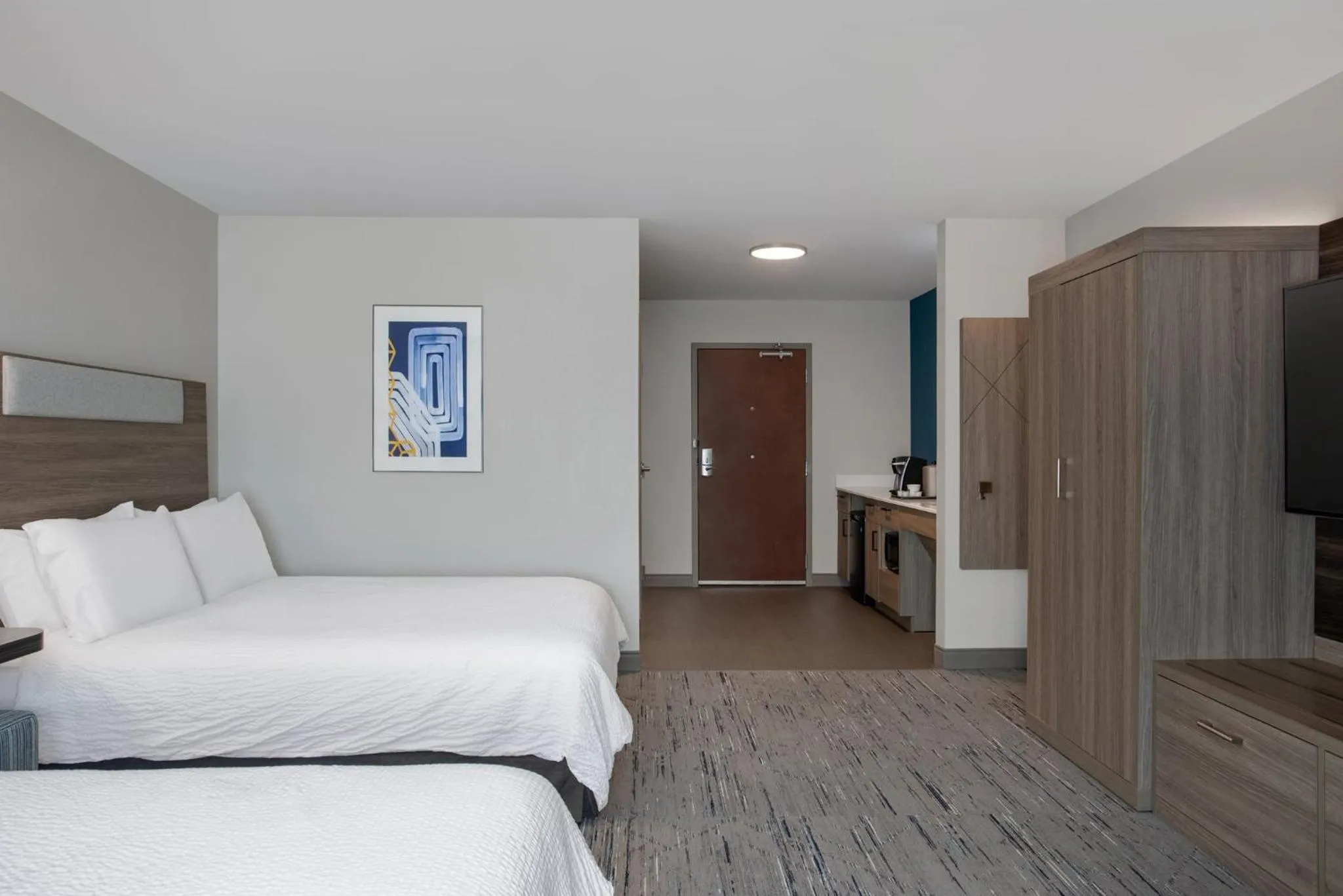 Standard Queen Room with Two Queen Beds and Tub - Mobility/Communications Accessible in Holiday Inn Express Hotel & Suites Terre Haute by IHG