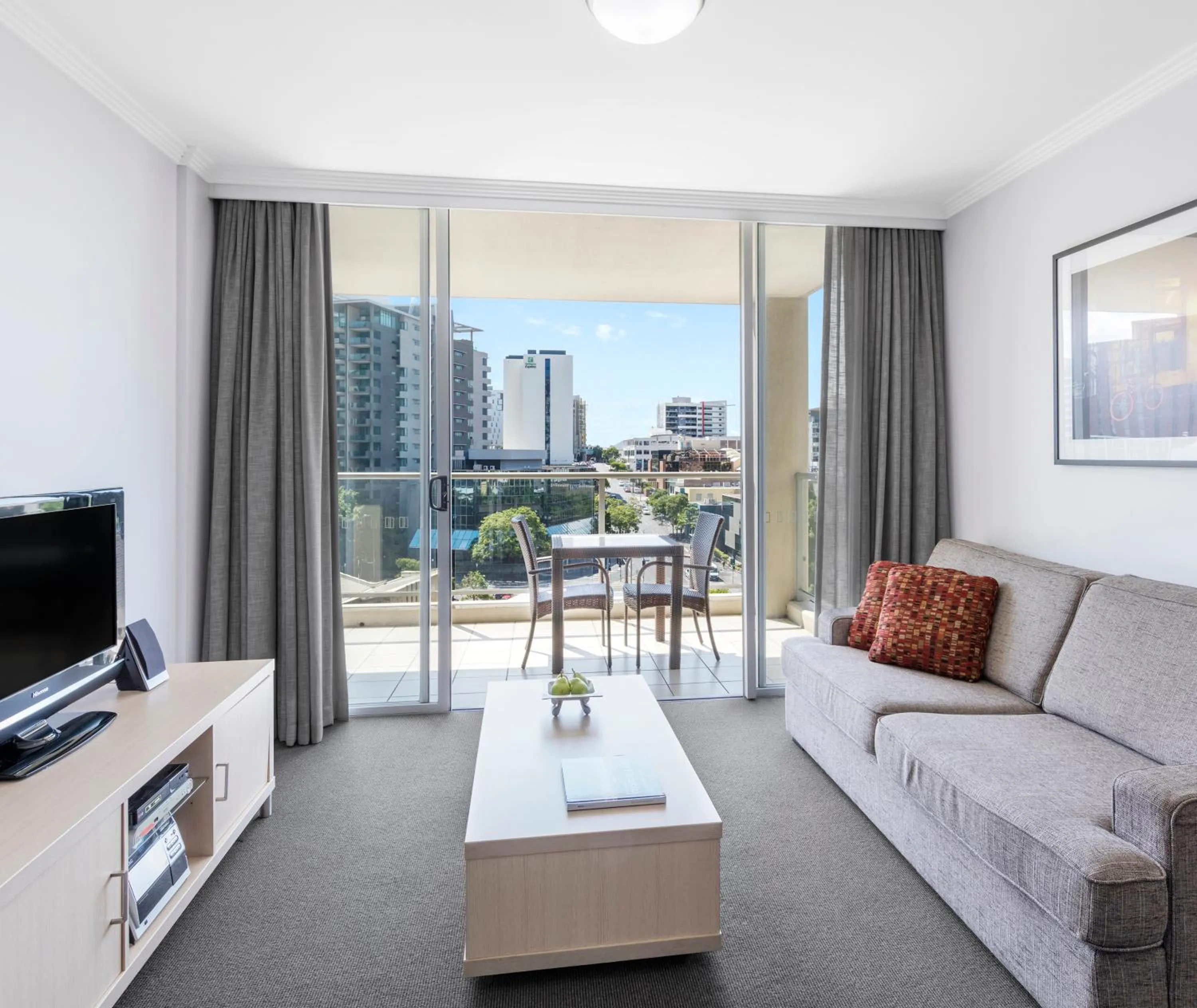Executive One-Bedroom Apartment in Oaks Brisbane Lexicon Suites