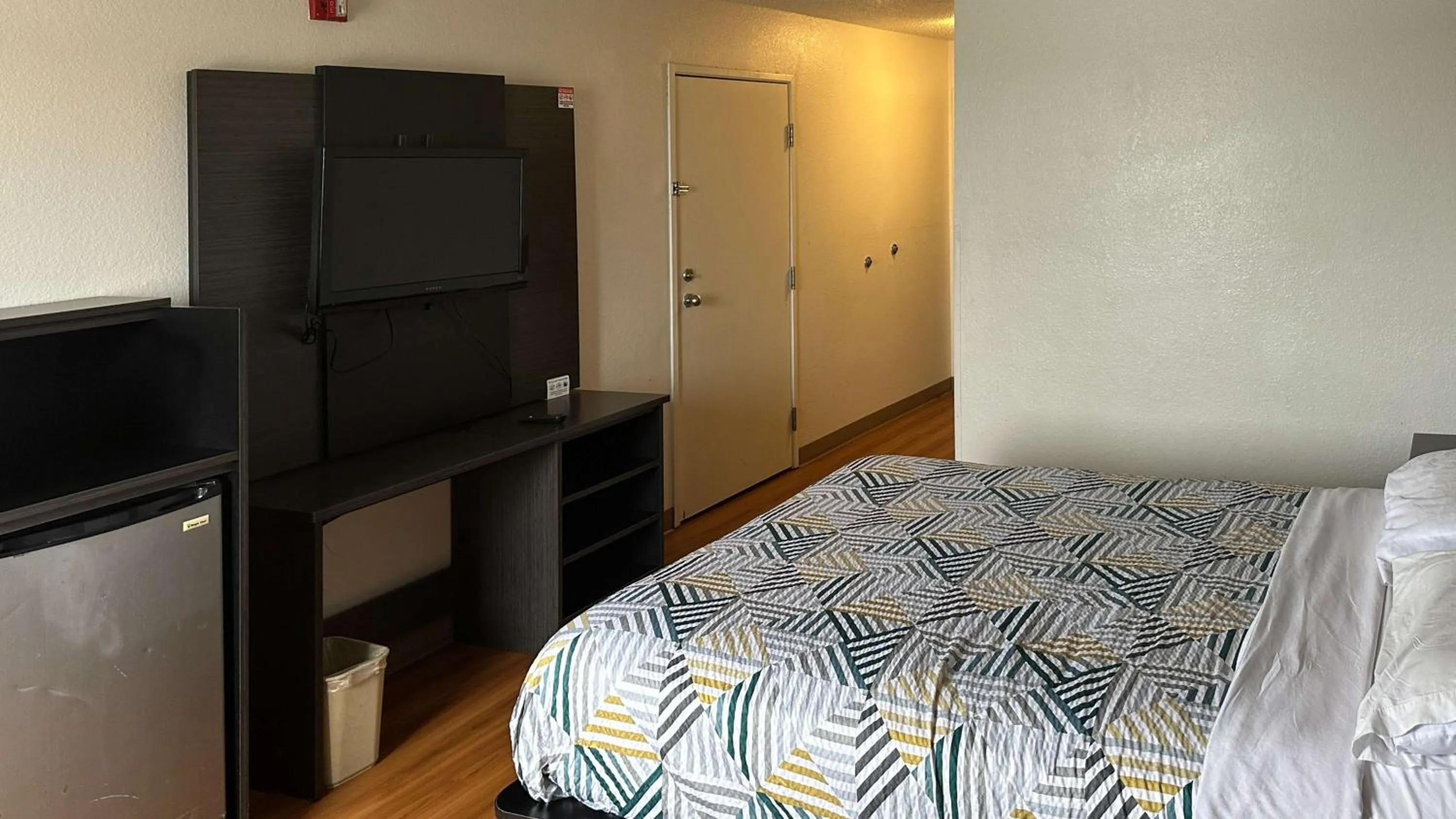 King Room - Smoking  in Motel 6-Waterloo, IA