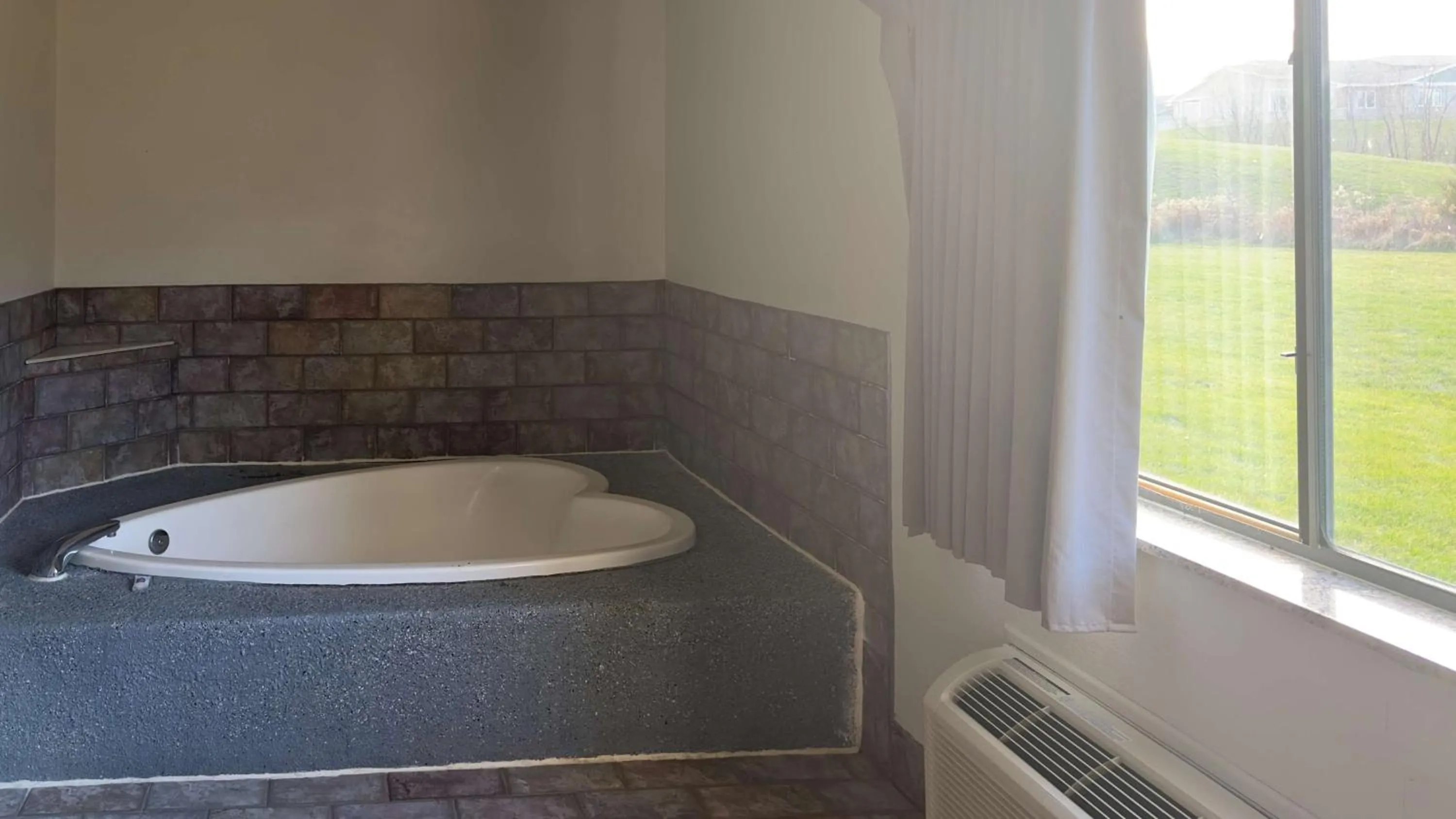 King Room with Roll-in Shower - single occupancy - Disability Access - Non-Smoking in Motel 6-Waterloo, IA