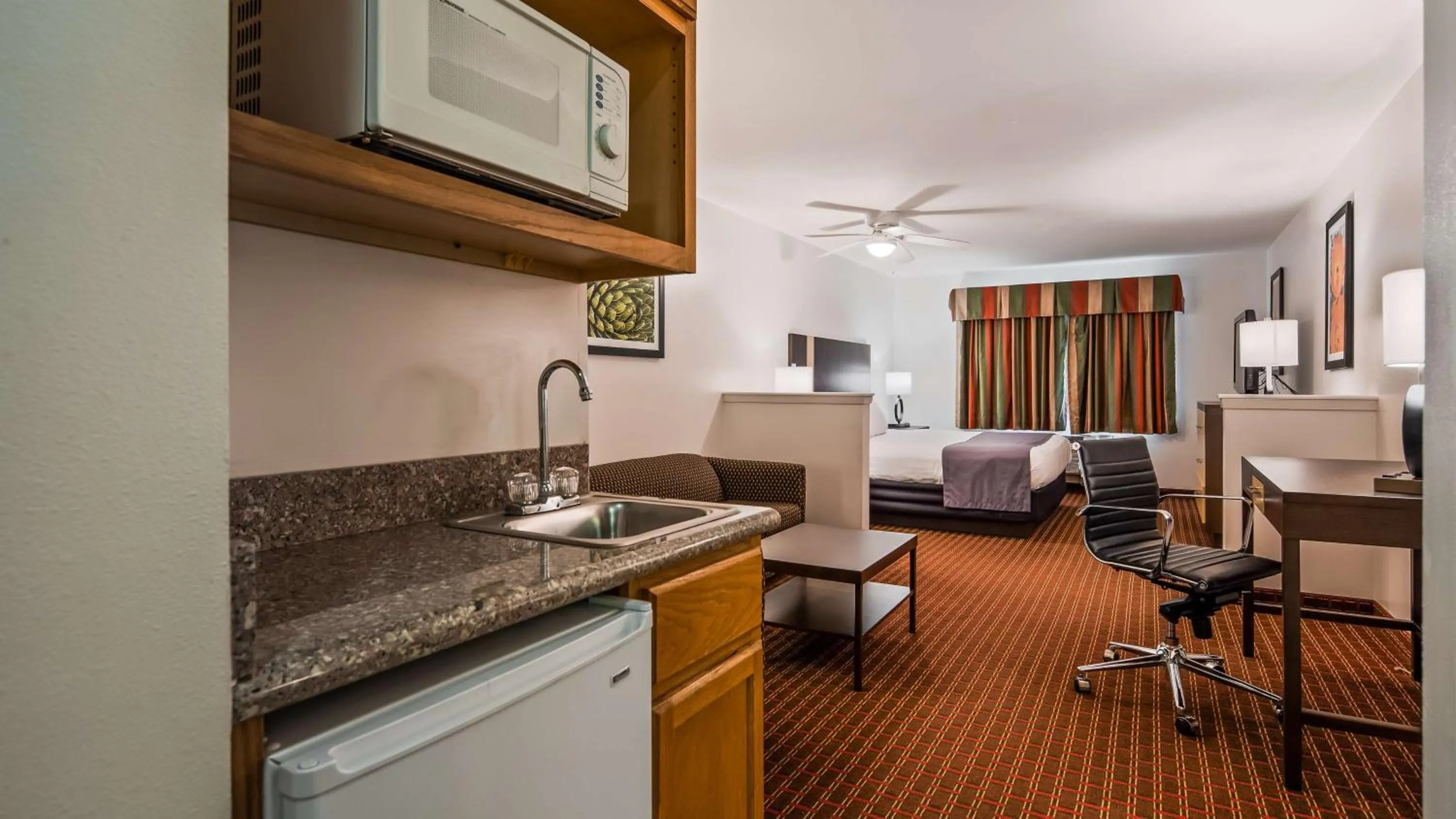 King Suite - Non-Smoking in Best Western Inn & Suites