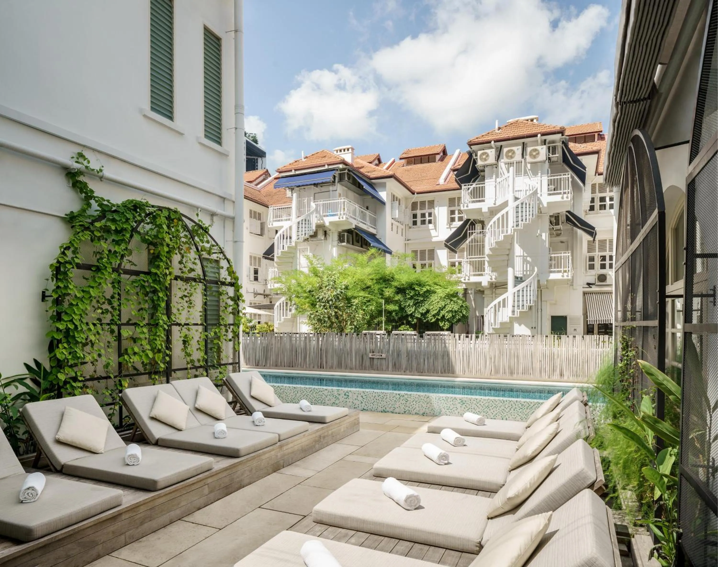 Maxwell Junior Club Suite, Club Lounge Access, Evening Cocktails, Appetizers, 1 Bedroom Junior Suite, 1 King in Maxwell Reserve Singapore, Autograph Collection