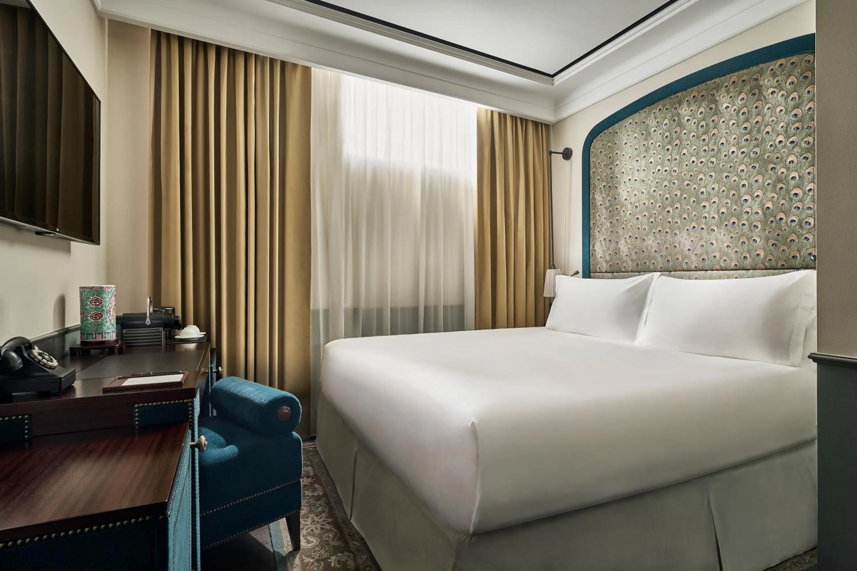 Le Colonial Room, Club Lounge Access, Evening Cocktails, Appetizers, Guest Room, 1 Queen in Maxwell Reserve Singapore, Autograph Collection