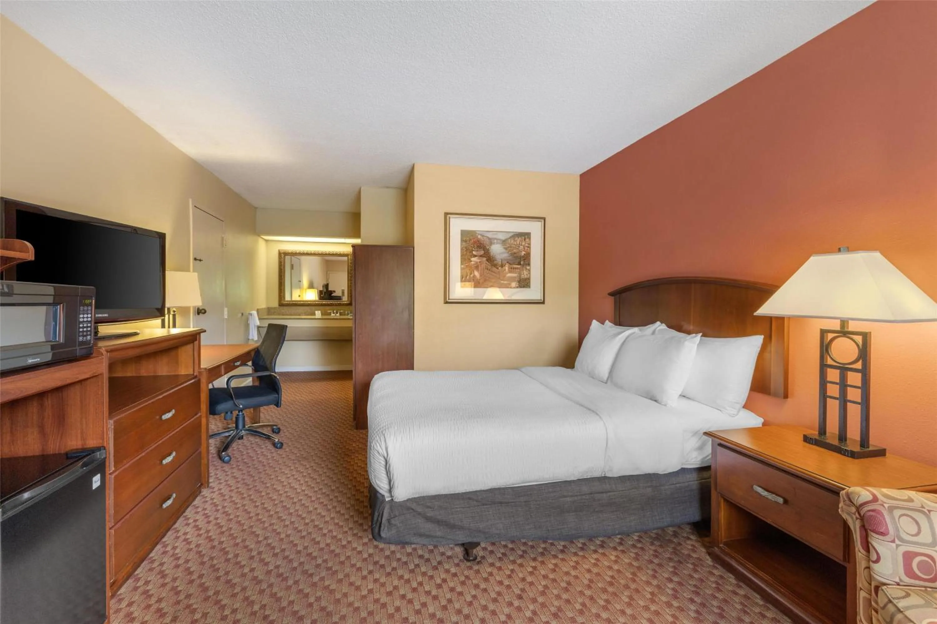 Double Room with Bath Tub - Mobility Accessible/Smoking in Best Western Hickory