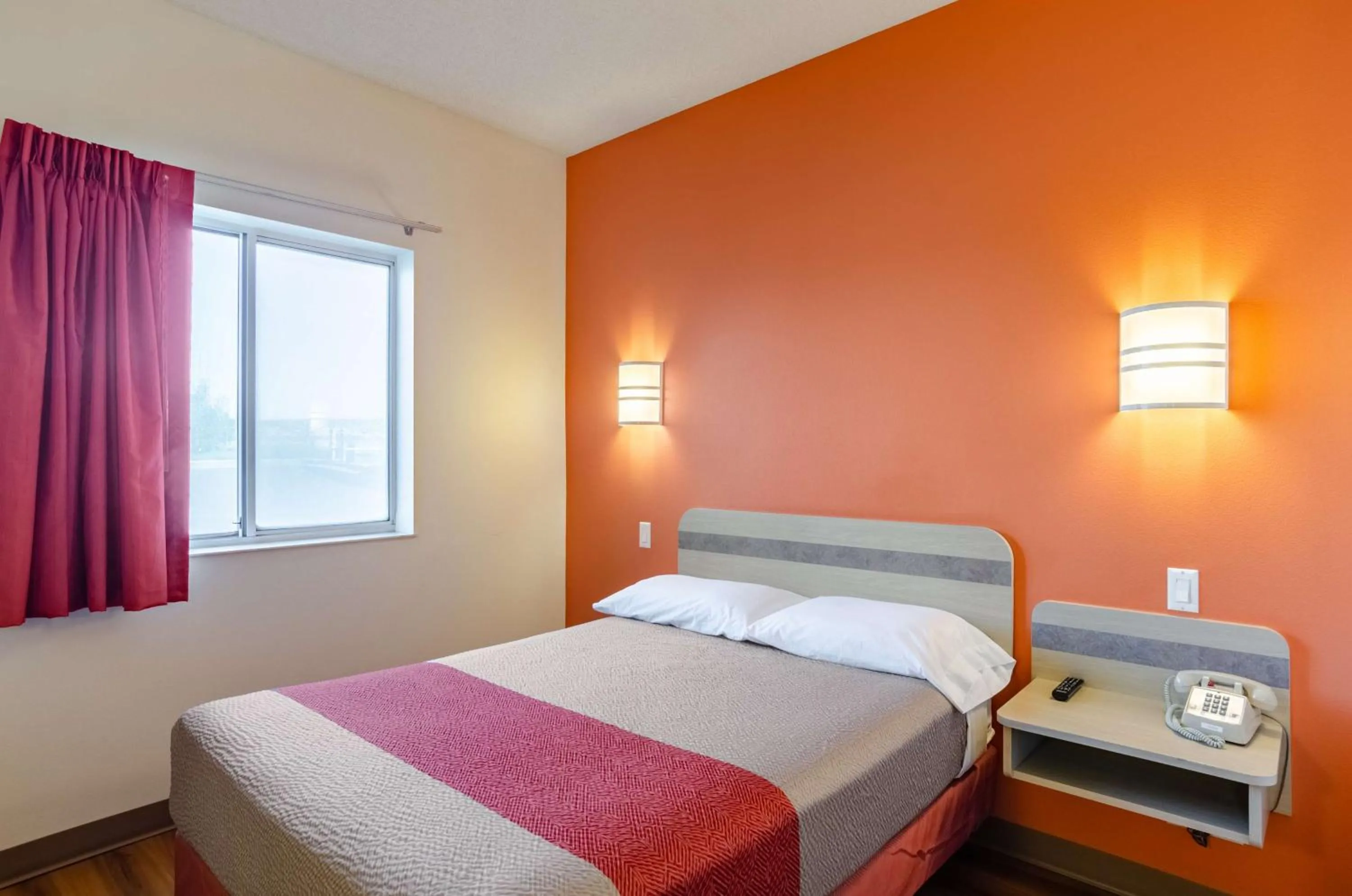 Double Room - single occupancy - Disability Access - Roll In Shower in Motel 6-Sidney, NE