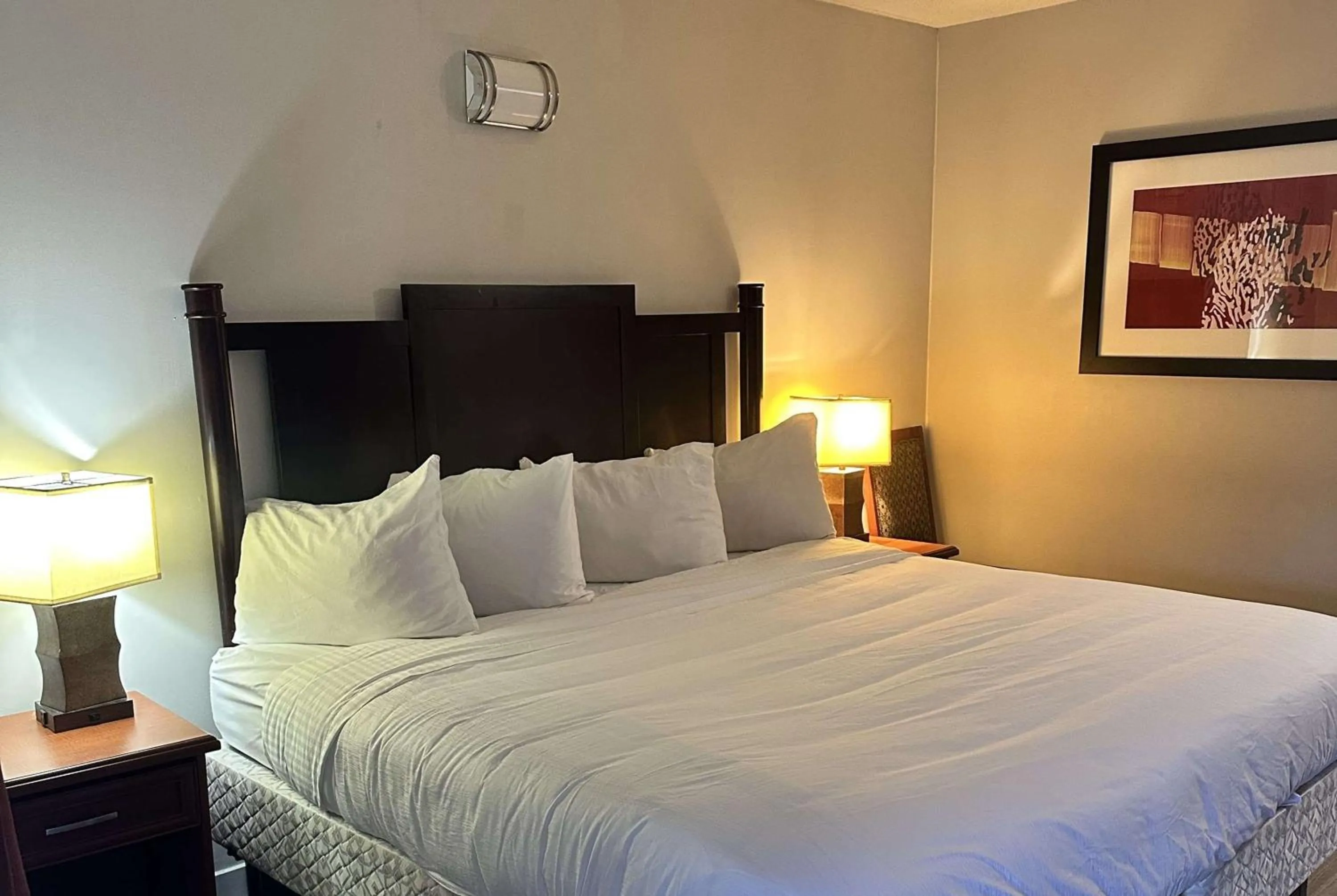 King Room - Non-Smoking in Travelodge by Wyndham Langley