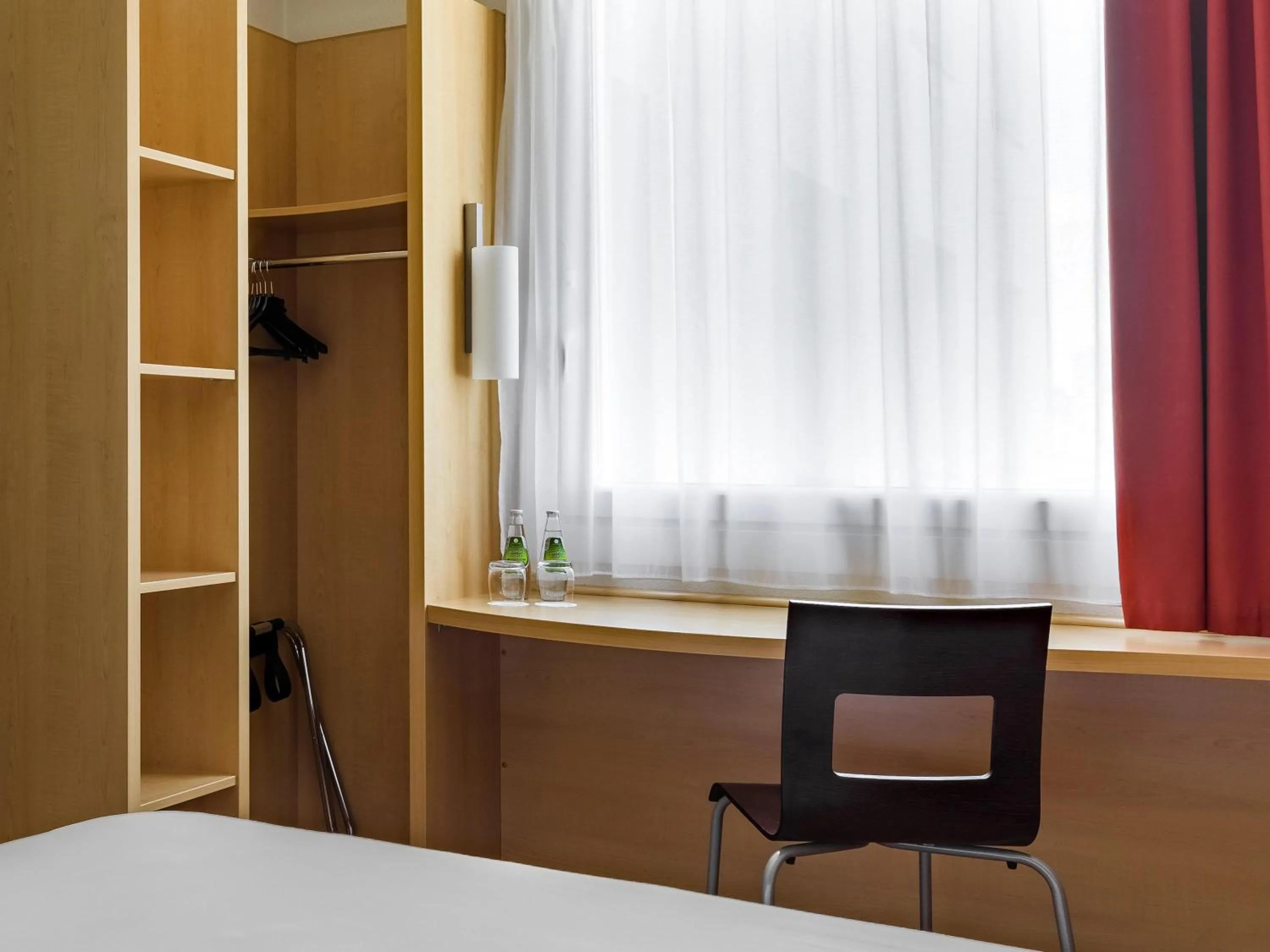 Twin Room in ibis Warszawa West Station