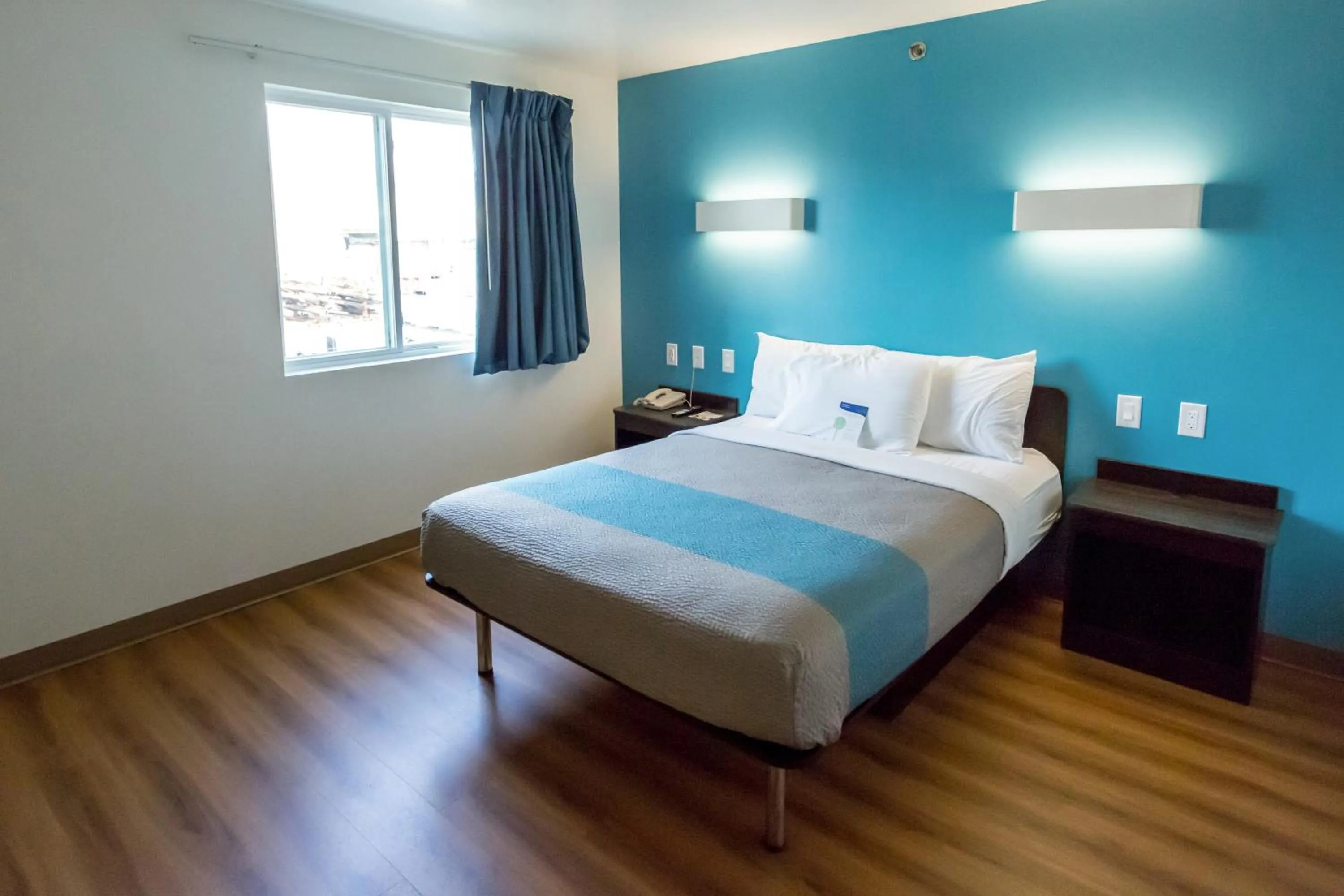 Queen Room - Disability Access - Non-Smoking in Motel 6-Pottstown, PA