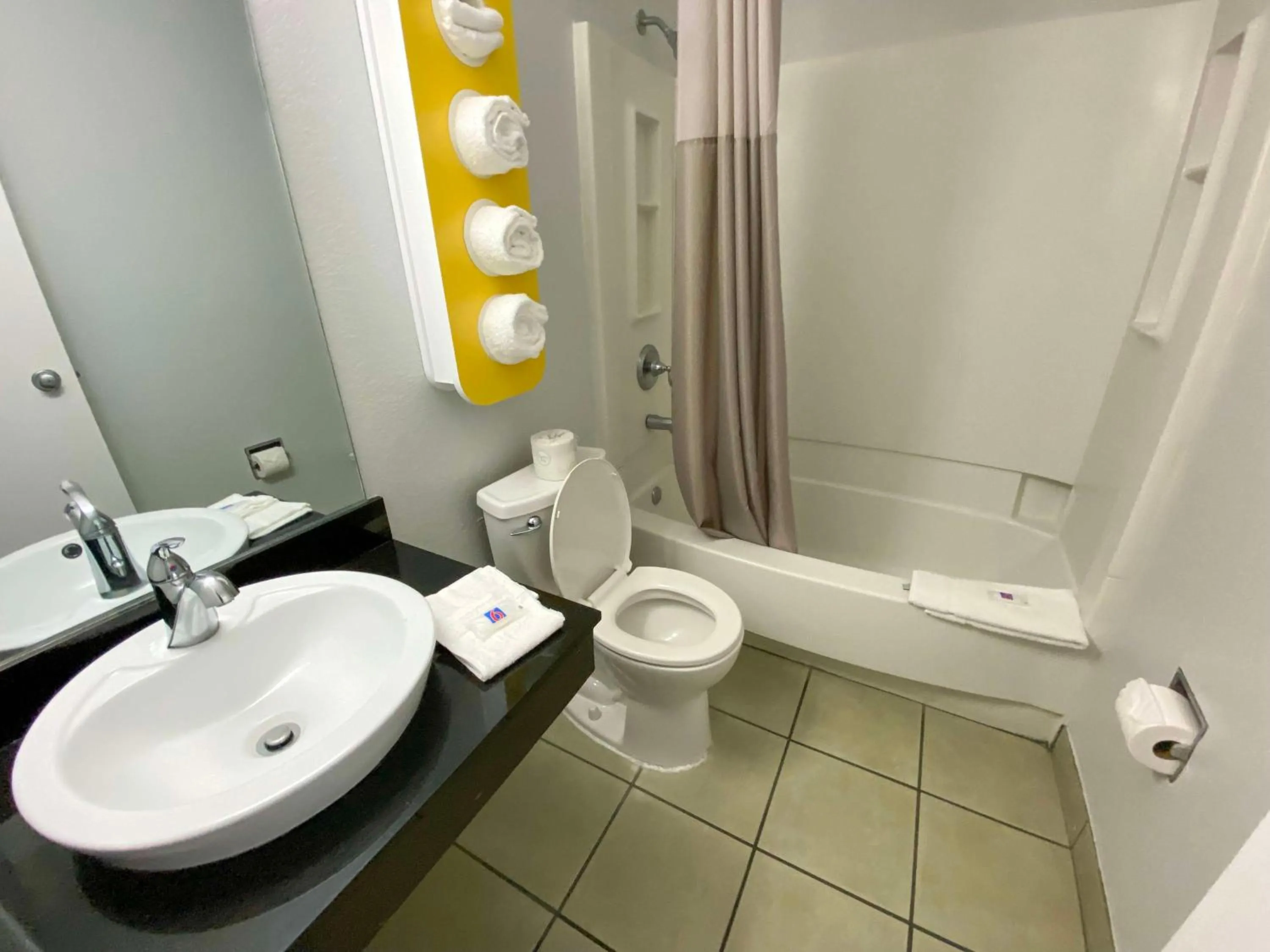 Queen Room - single occupancy - Disability Access - Non-Smoking in Motel 6-Salisbury, MD