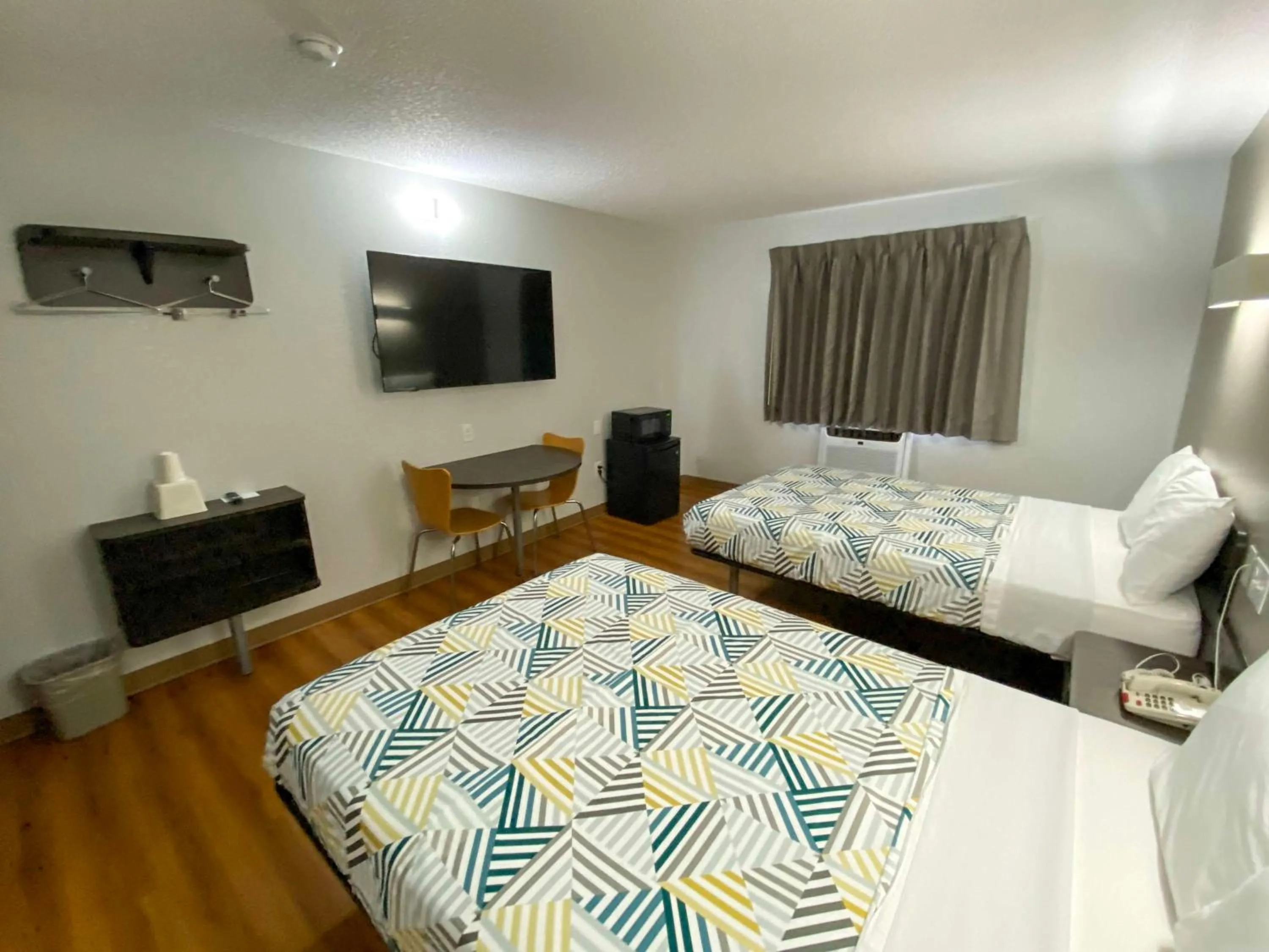 Quadruple Room - single occupancy - Non-Smoking in Motel 6-Salisbury, MD