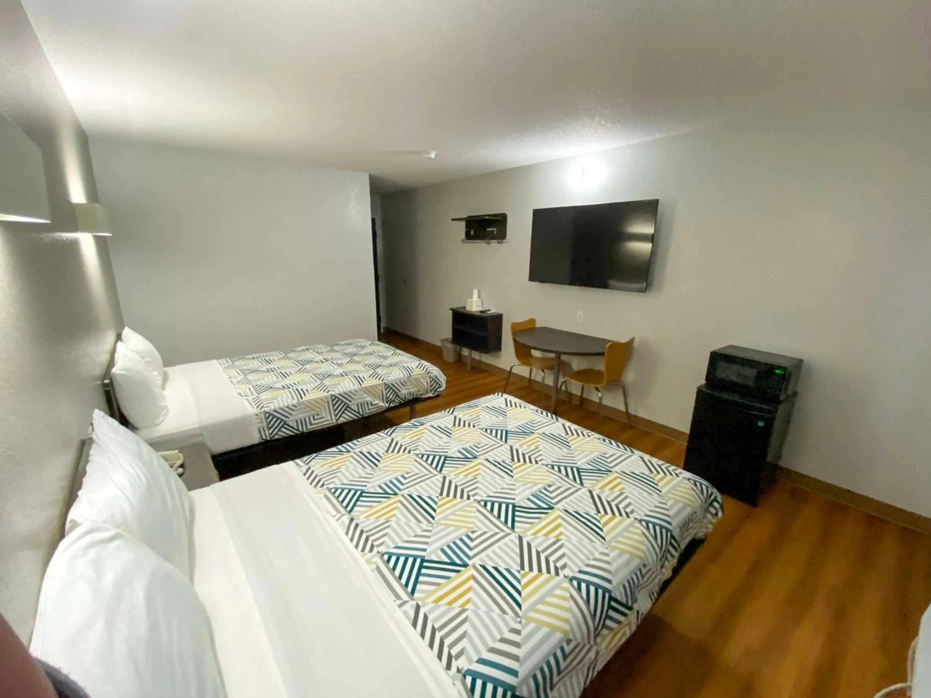 Quadruple Room - single occupancy - Smoking in Motel 6-Salisbury, MD