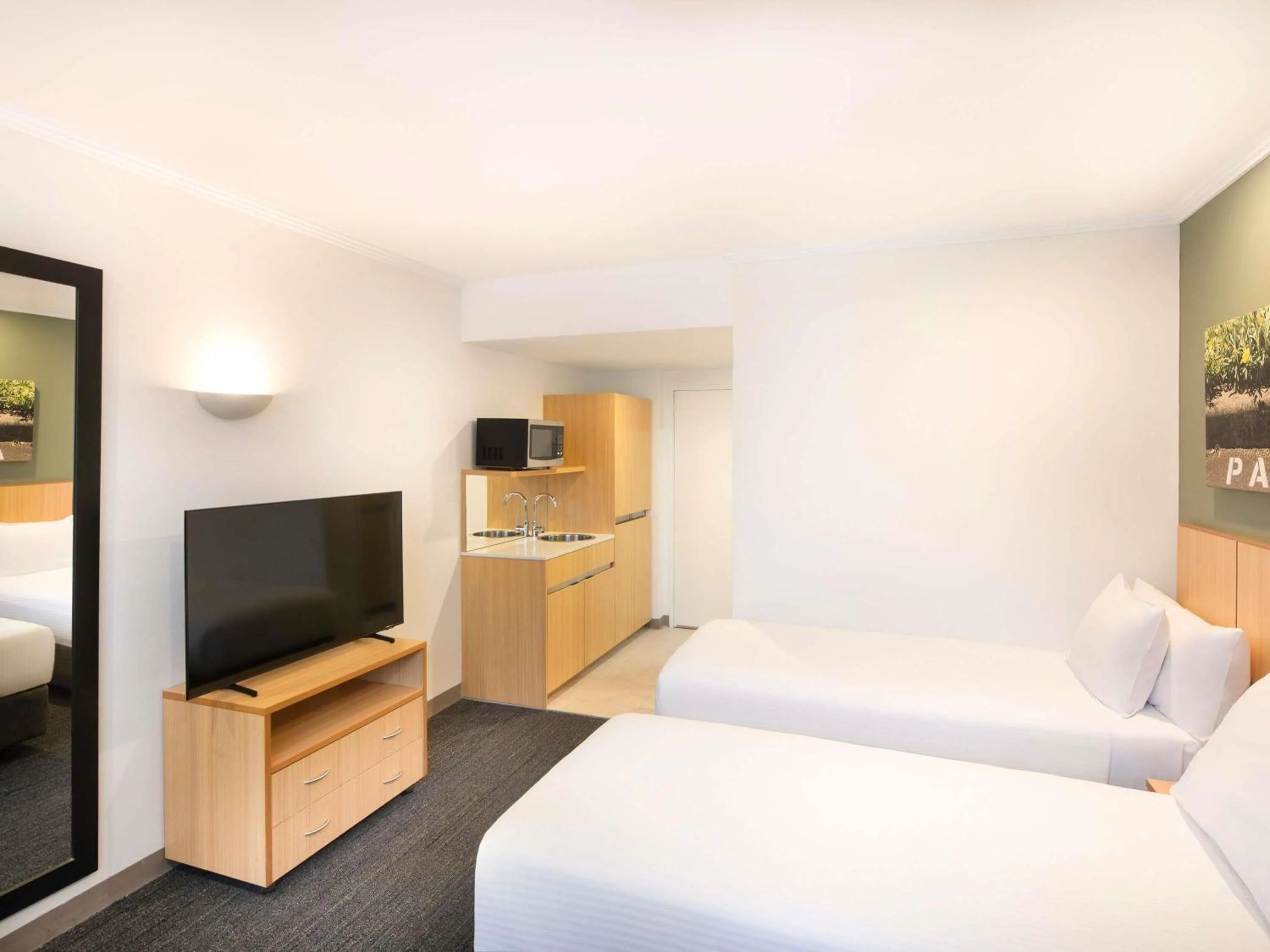 Standard Twin Room in Mercure Sydney Macquarie Park
