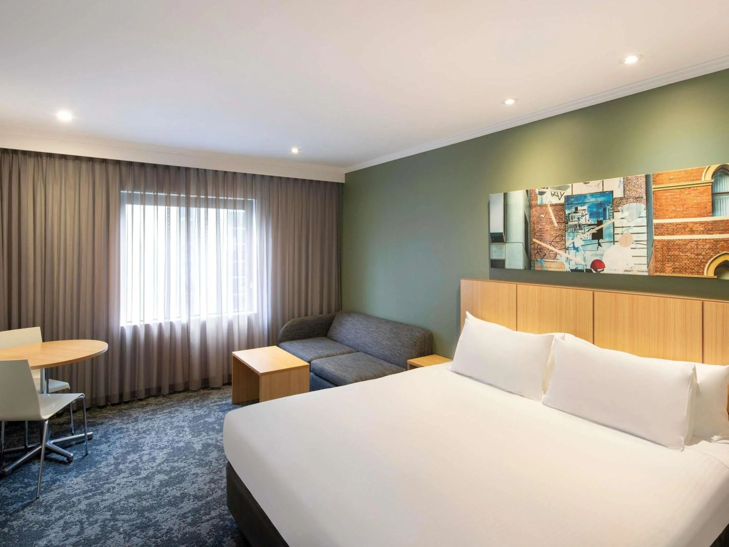 Deluxe King Room in Mercure Melbourne Southbank
