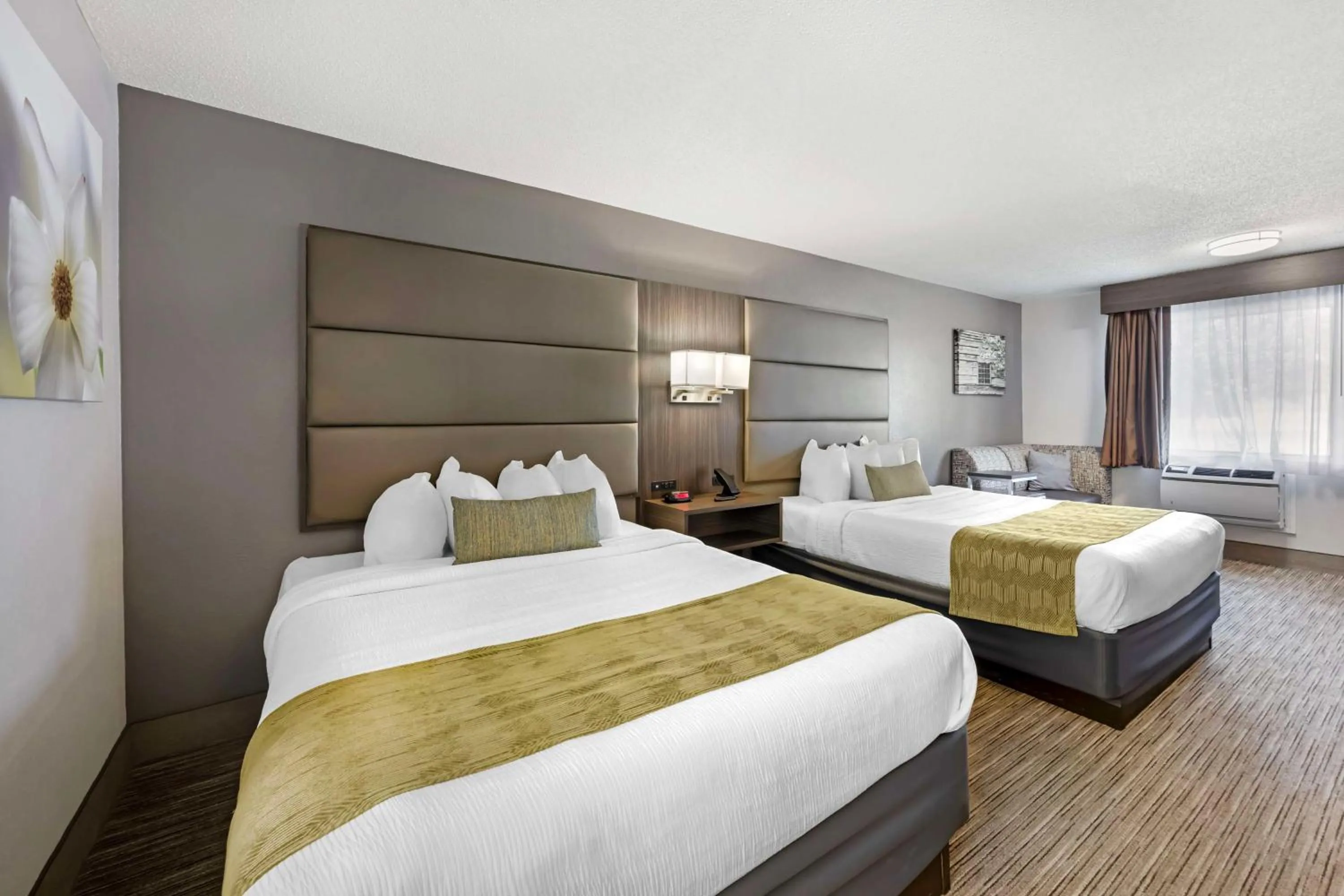 Queen Room with Two Queen Beds - Non-Smoking in Best Western Dickson