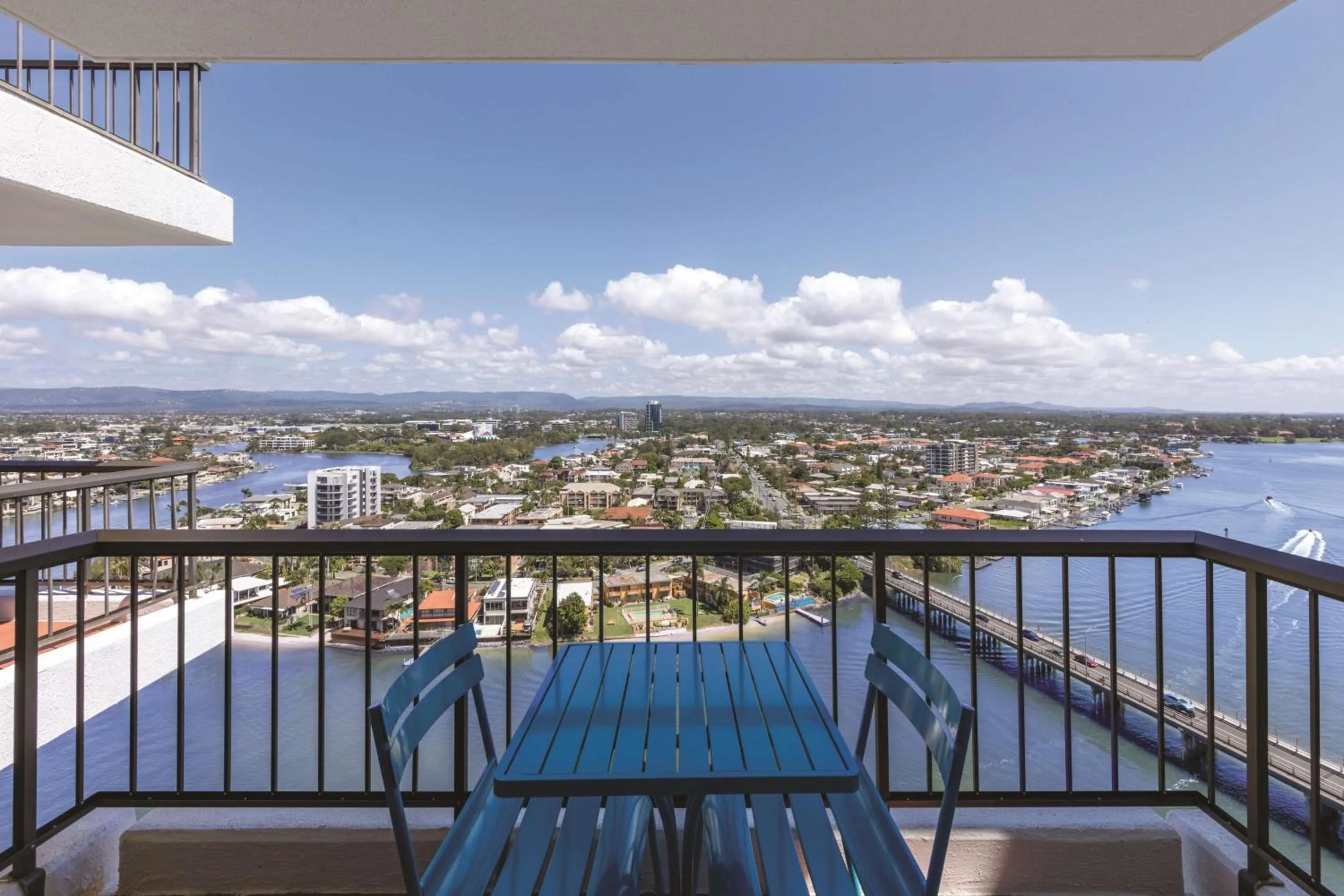 King or Twin Room with River View in Vibe Hotel Gold Coast