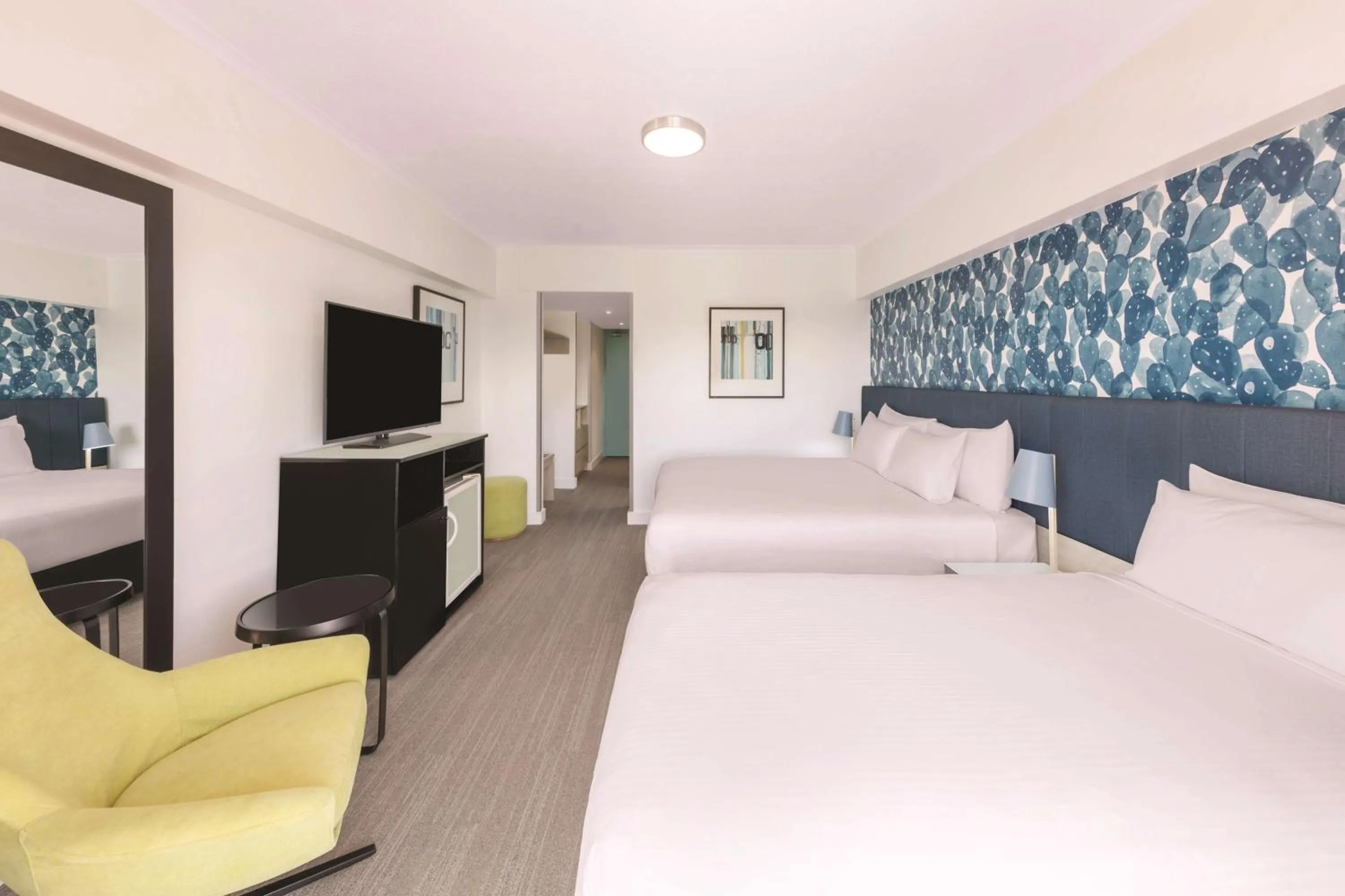 King or Twin Room with Extra Single Bed and River View in Vibe Hotel Gold Coast