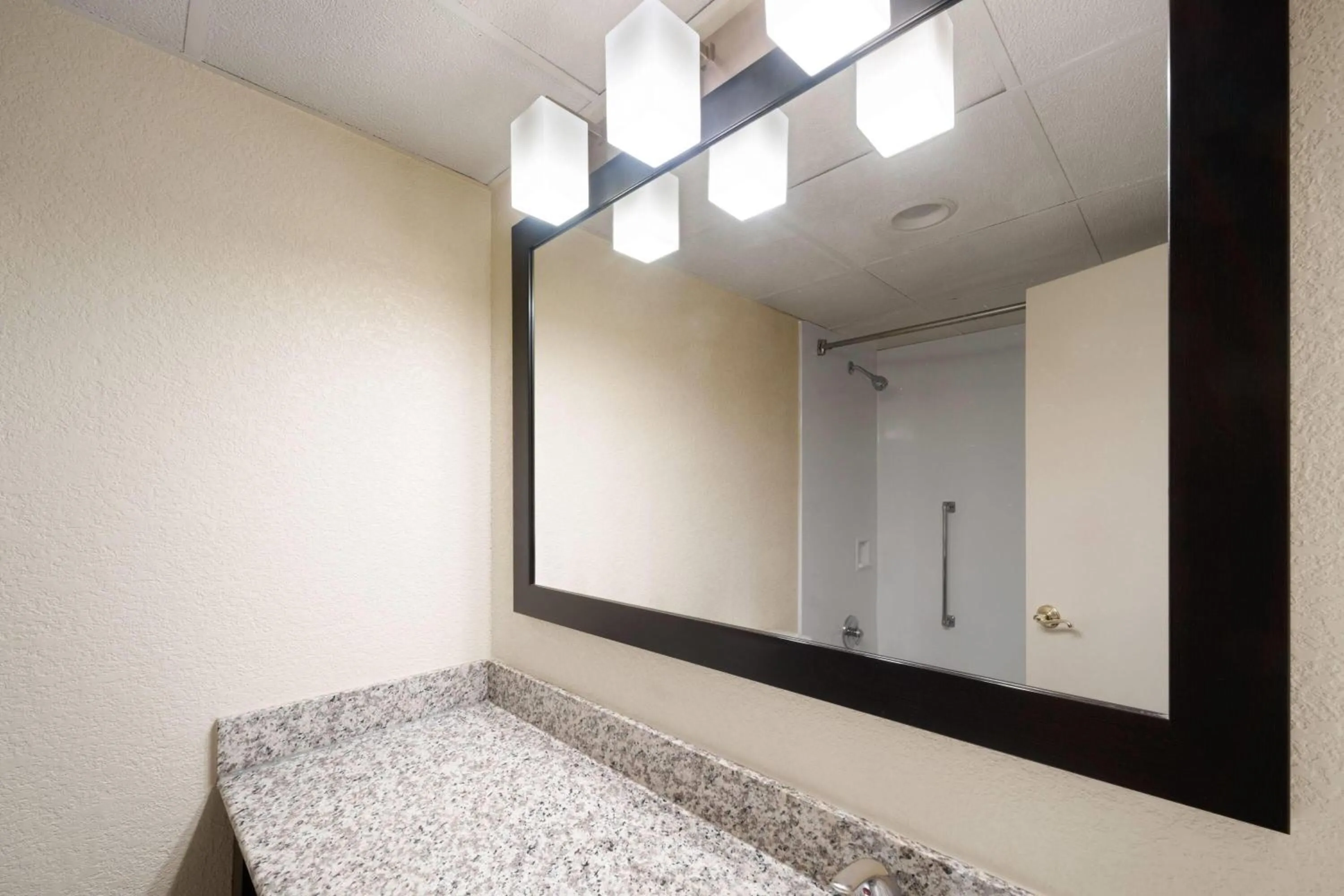 Queen Room with Two Queen Beds - Non-Smoking in Village Inn Clemmons-Winston Salem, Trademark by Wyndham