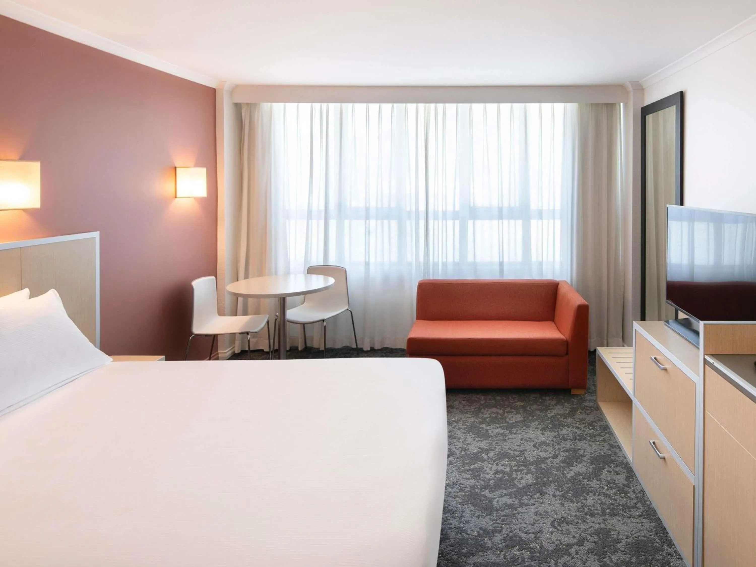 Standard King Room in Mercure Newcastle