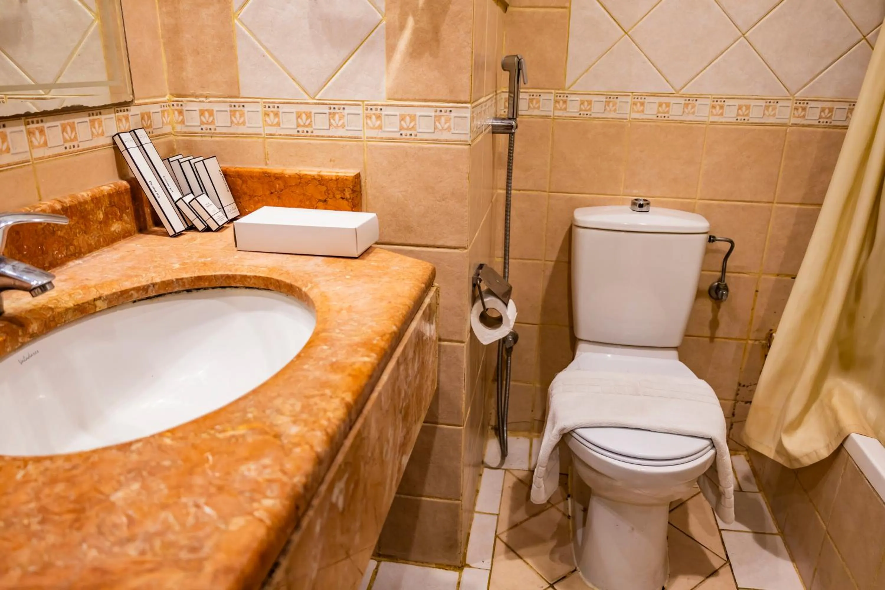 Standard Triple Room in Zowar Alalami Hotel فندق زوار العالمي