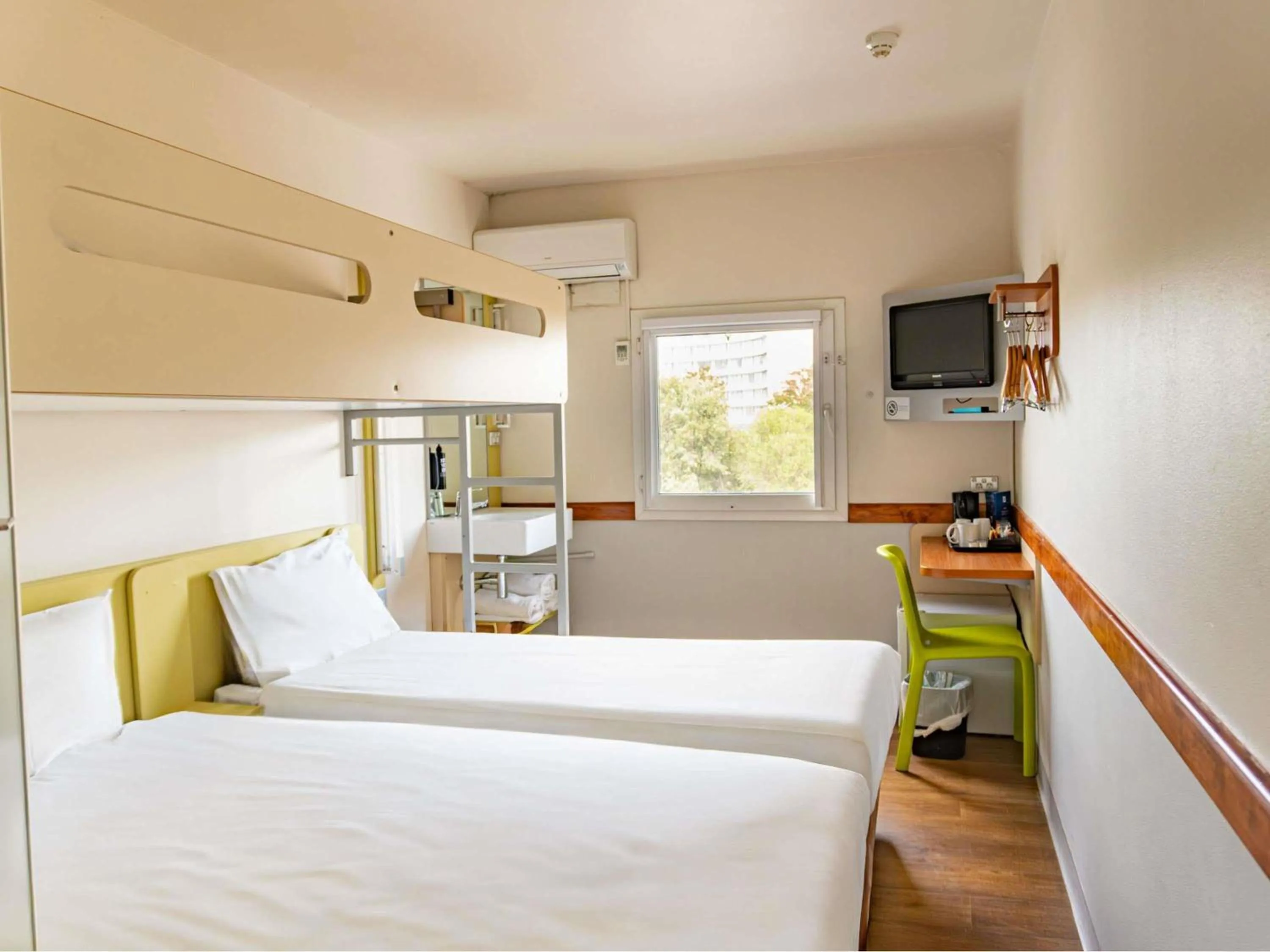 Twin Room with Bunk Bed in ibis Budget - Melbourne Airport