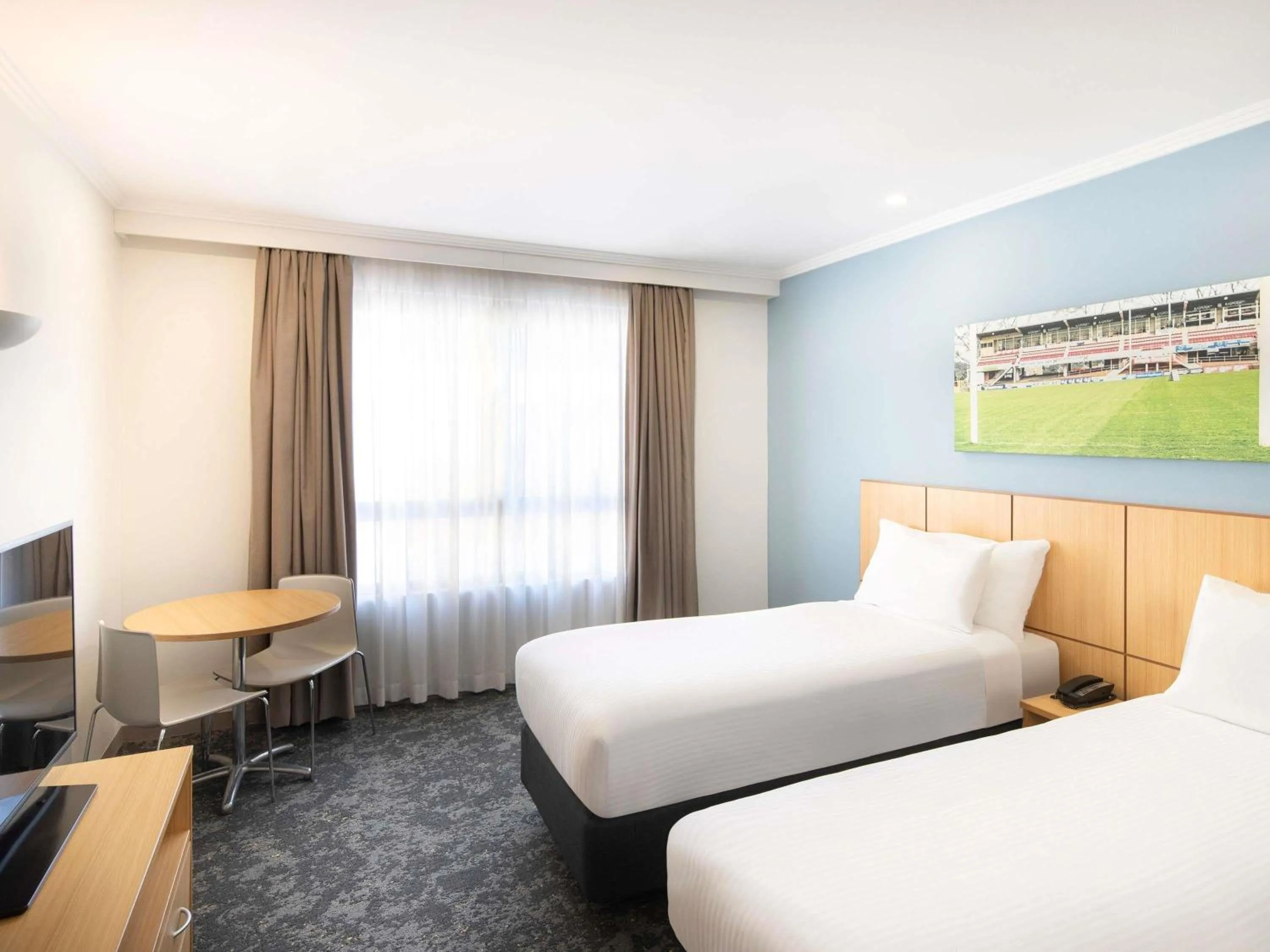 Standard Twin Room in Mercure Brisbane Garden City