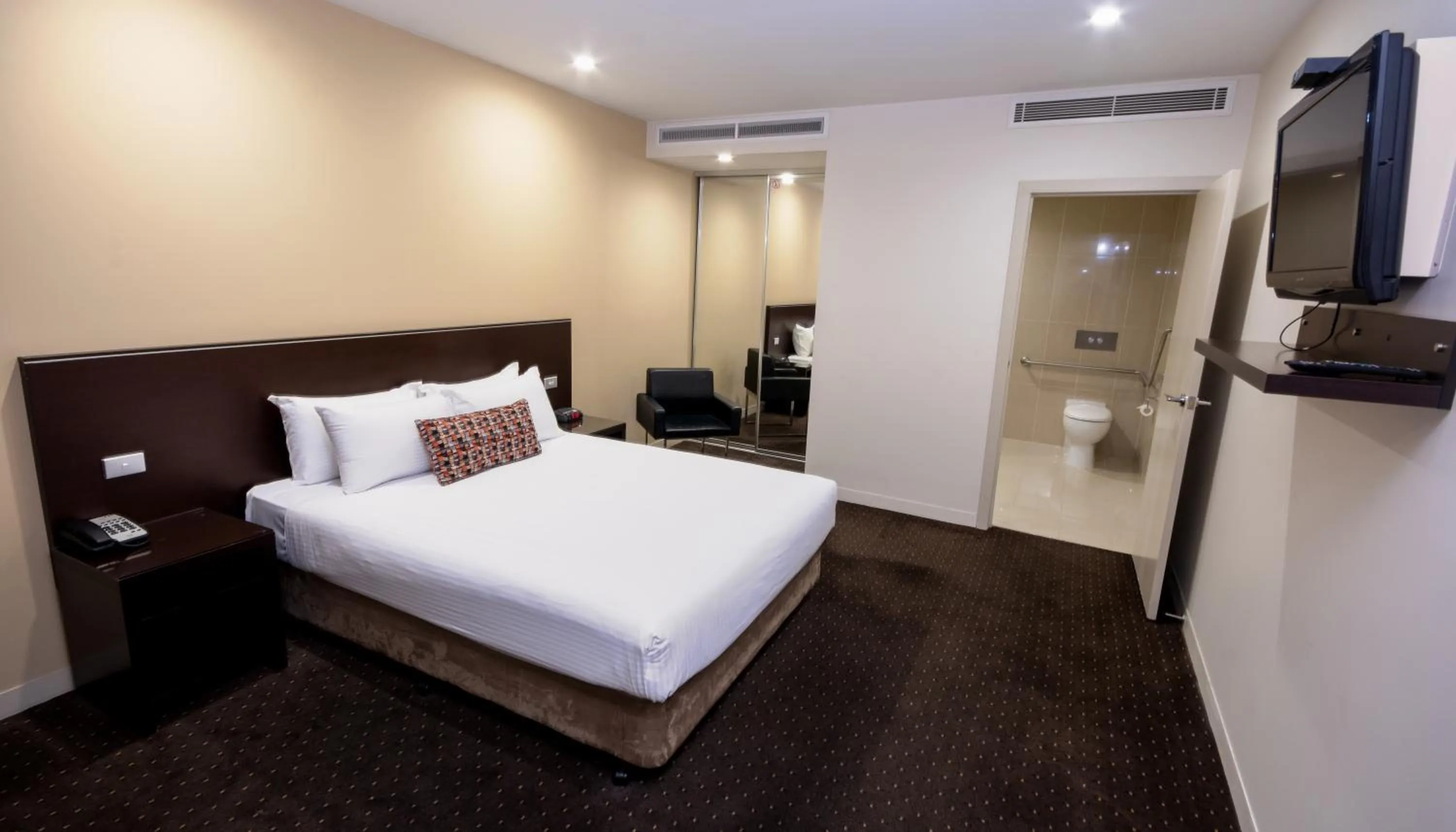 Superior Queen Room - Disability Access in Atlantis Hotel Melbourne