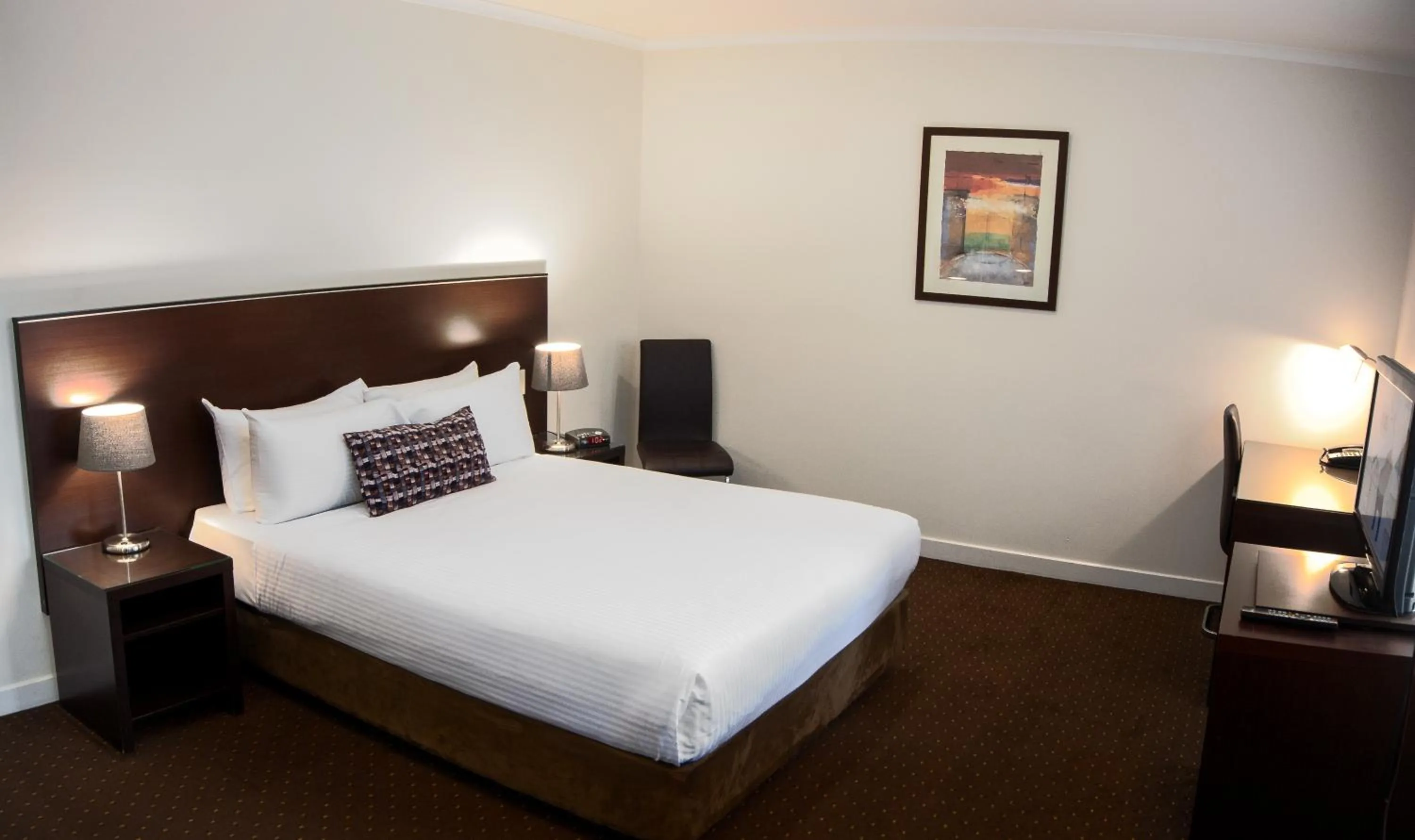 Family Suite (2 Adults + 2 Children) in Atlantis Hotel Melbourne
